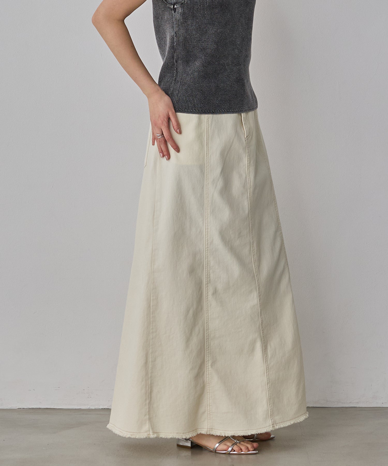 STRETCH DENIM NARROW SKIRT