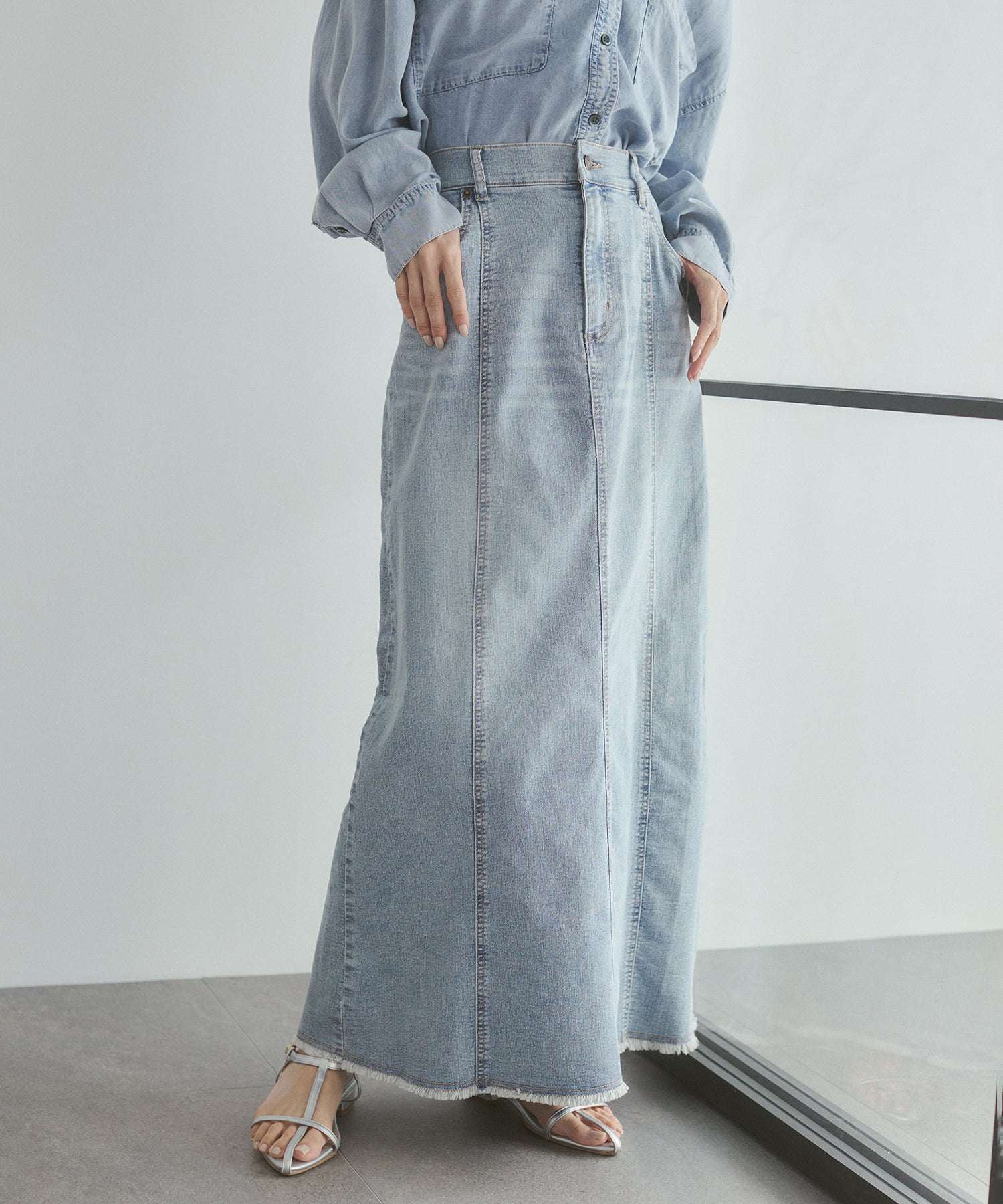 STRETCH DENIM NARROW SKIRT