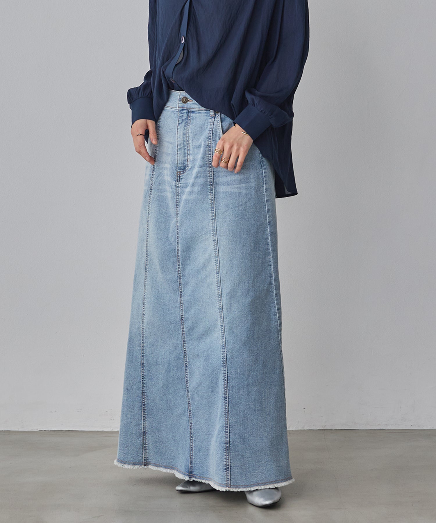 STRETCH DENIM NARROW SKIRT