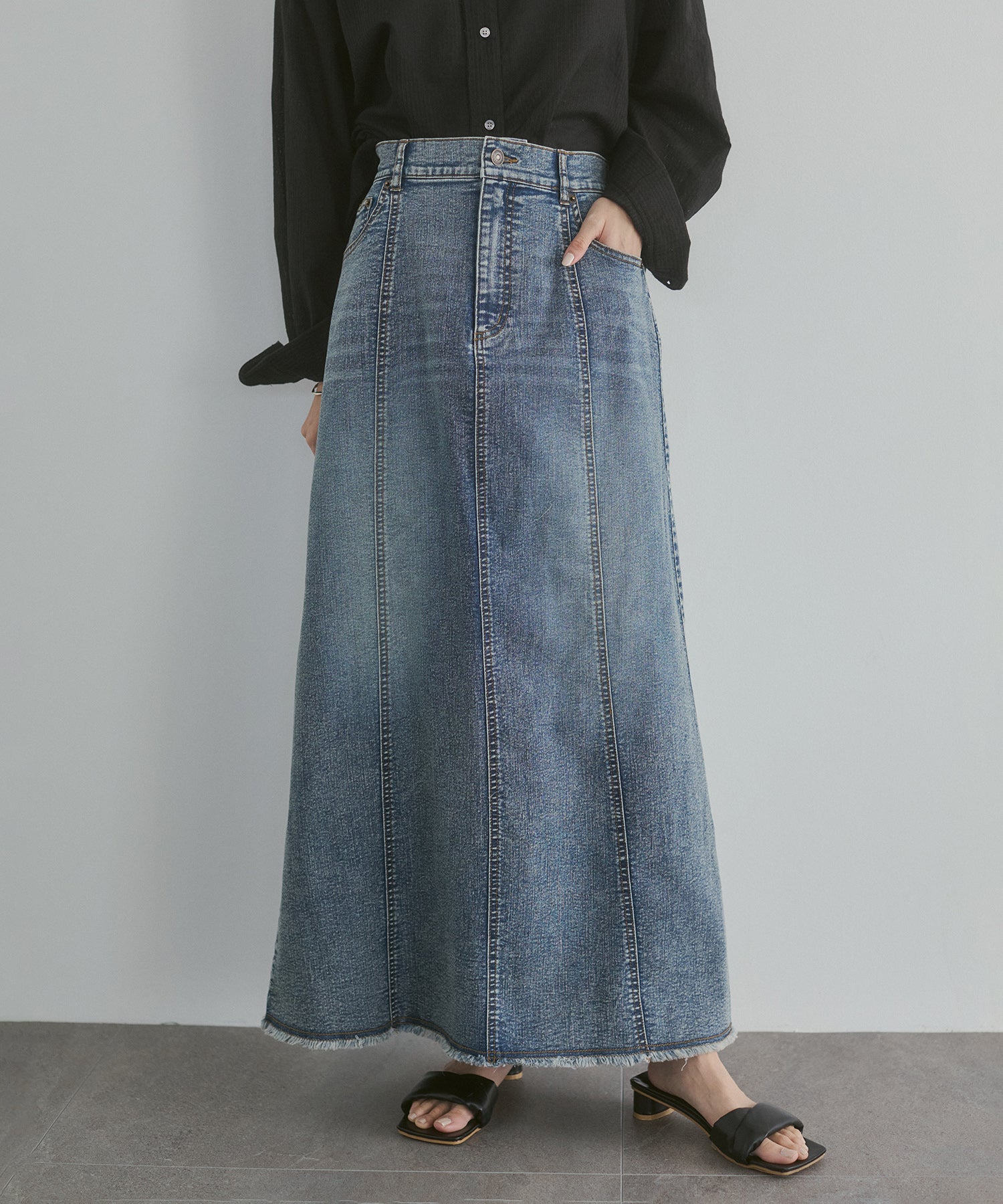 STRETCH DENIM NARROW SKIRT