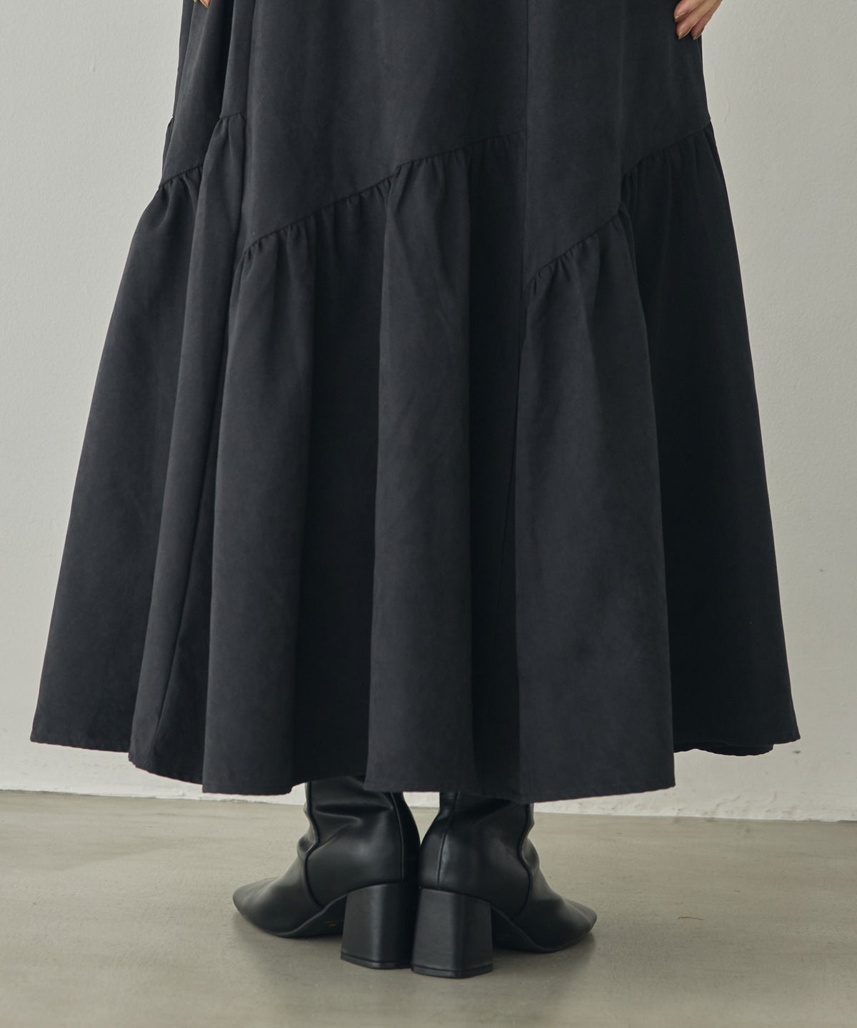 PEACH-TONED BRUSHED FABRIC TIERED SKIRT