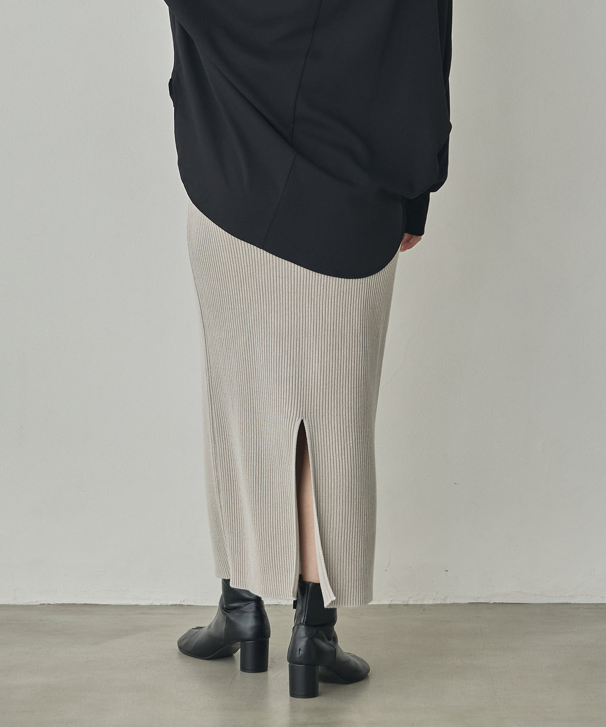 VINTAGE-STYLE FITTED SKIRT
