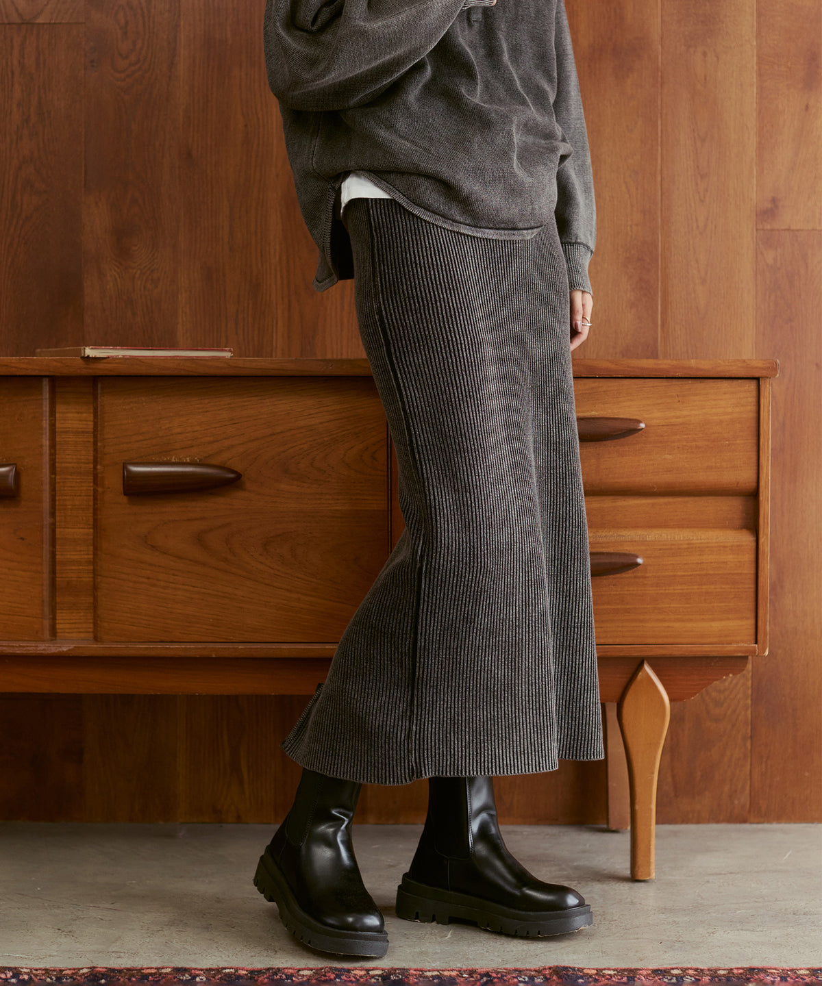 VINTAGE-STYLE FITTED SKIRT