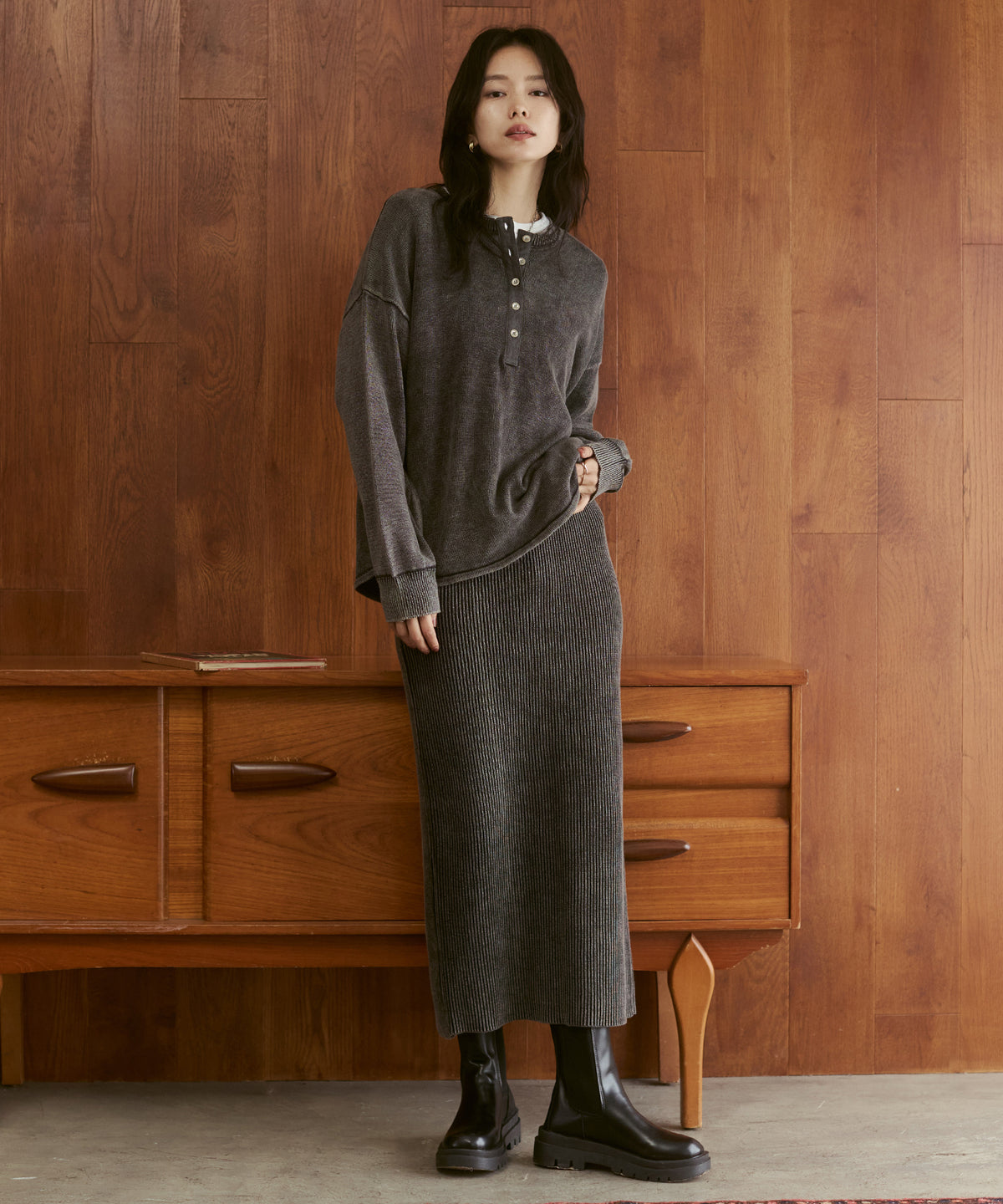 VINTAGE-STYLE FITTED SKIRT