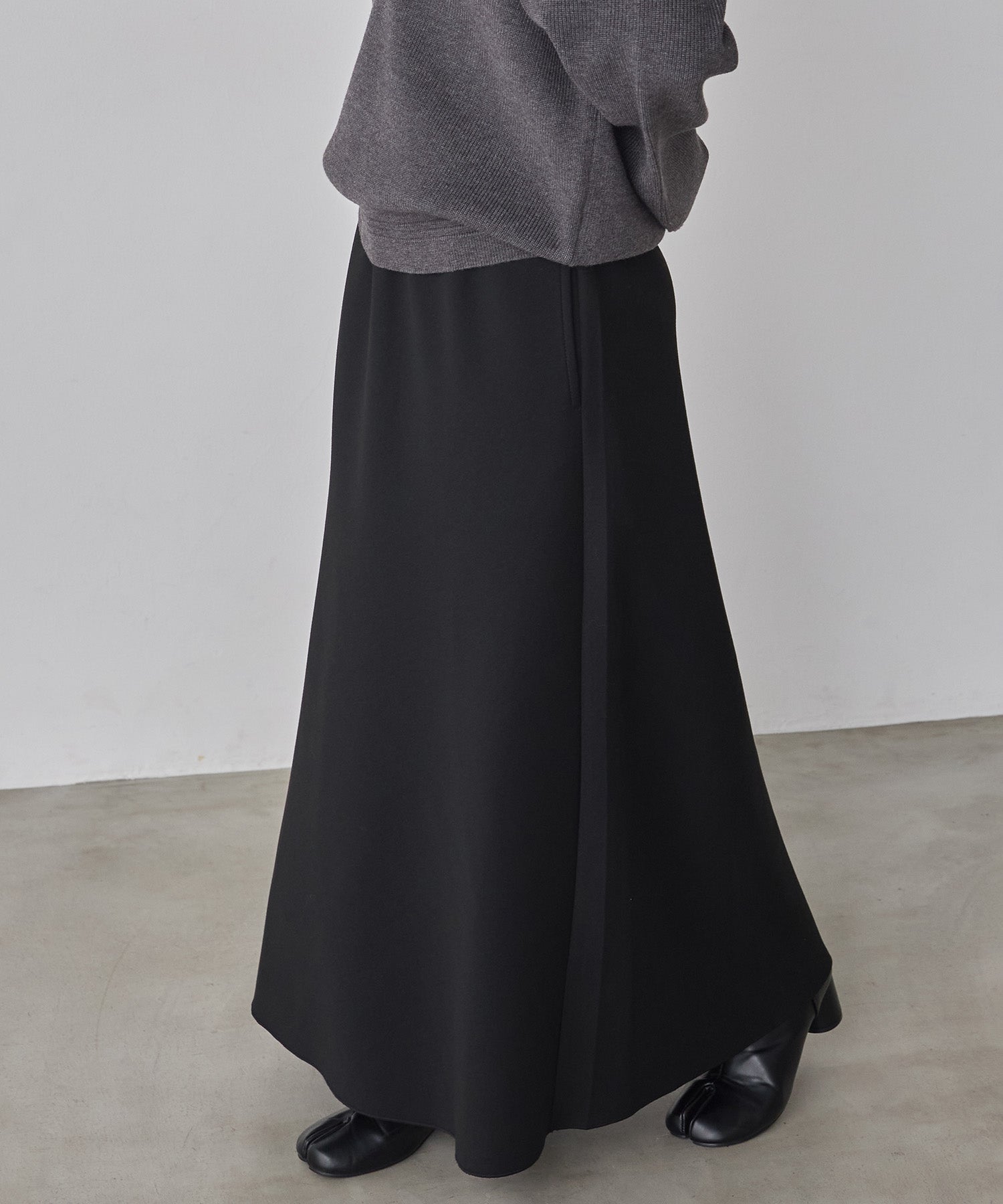 LIGHT CARDBOARD FLARE SKIRT