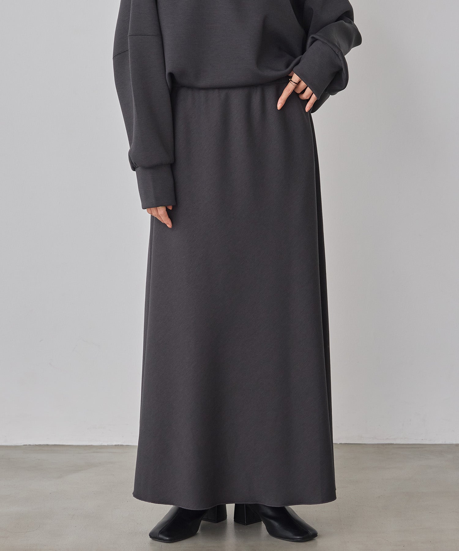 LIGHT CARDBOARD FLARE SKIRT