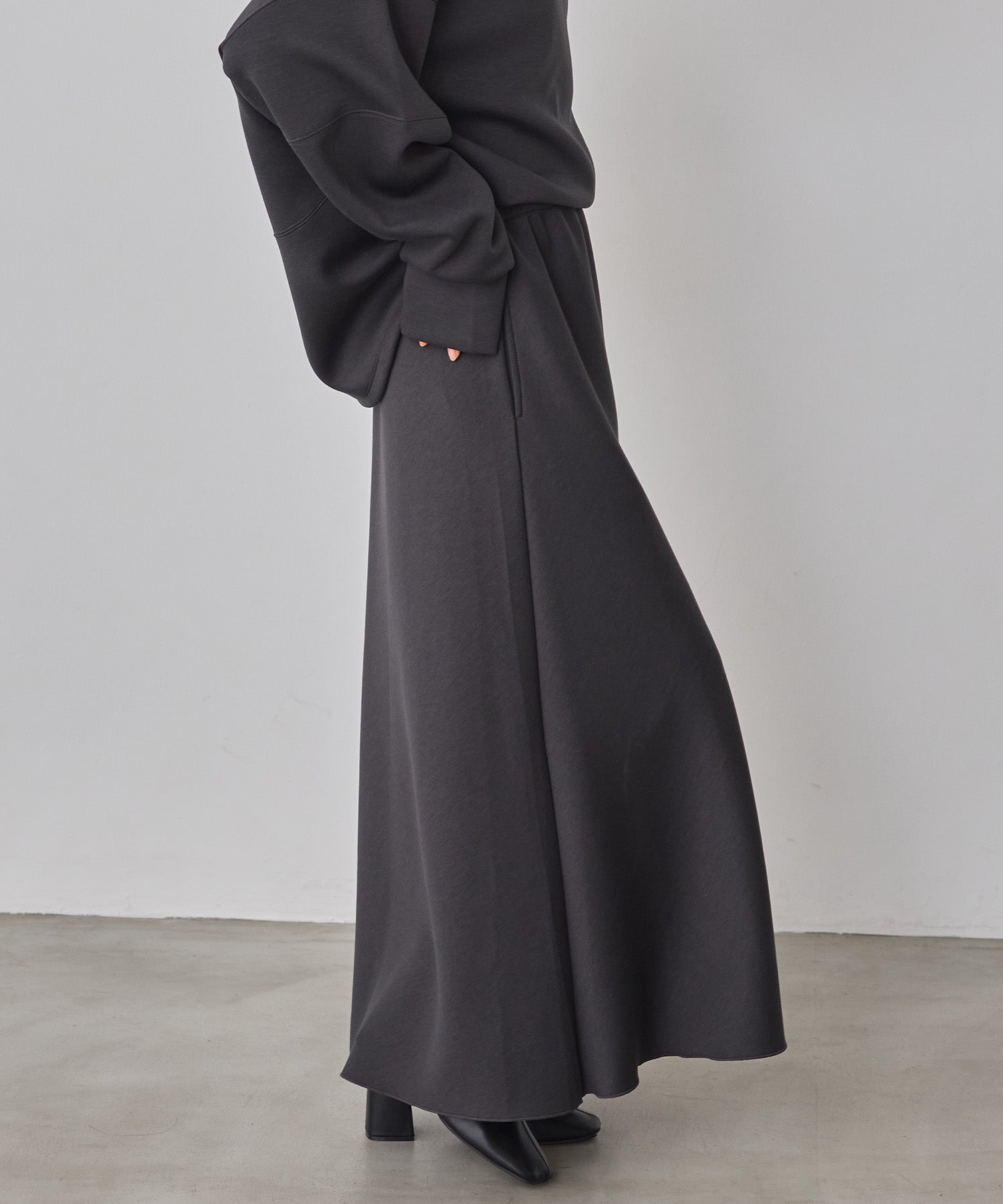 LIGHT CARDBOARD FLARE SKIRT