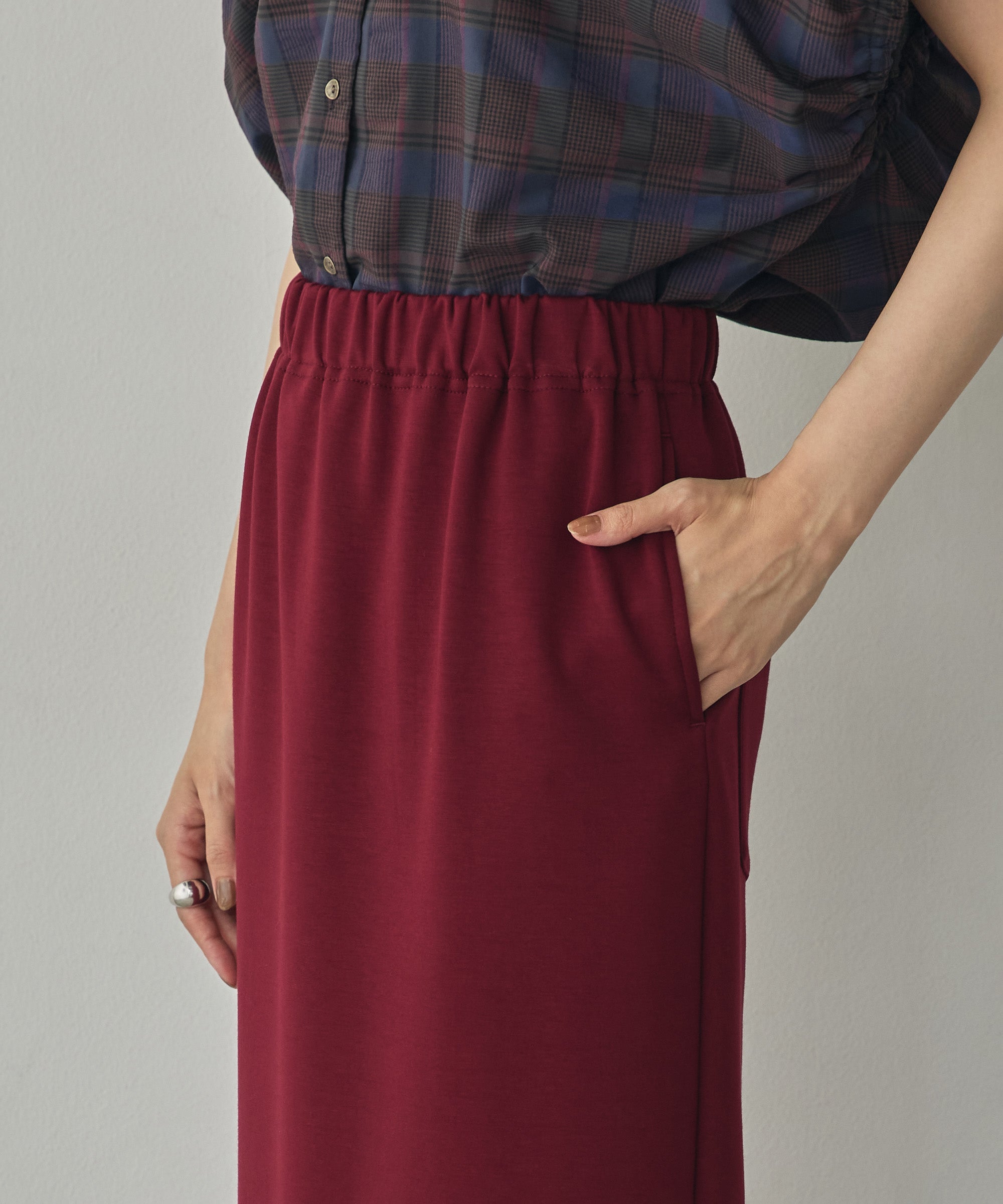 LIGHTWEIGHT CARDBOARD TIGHT SKIRT