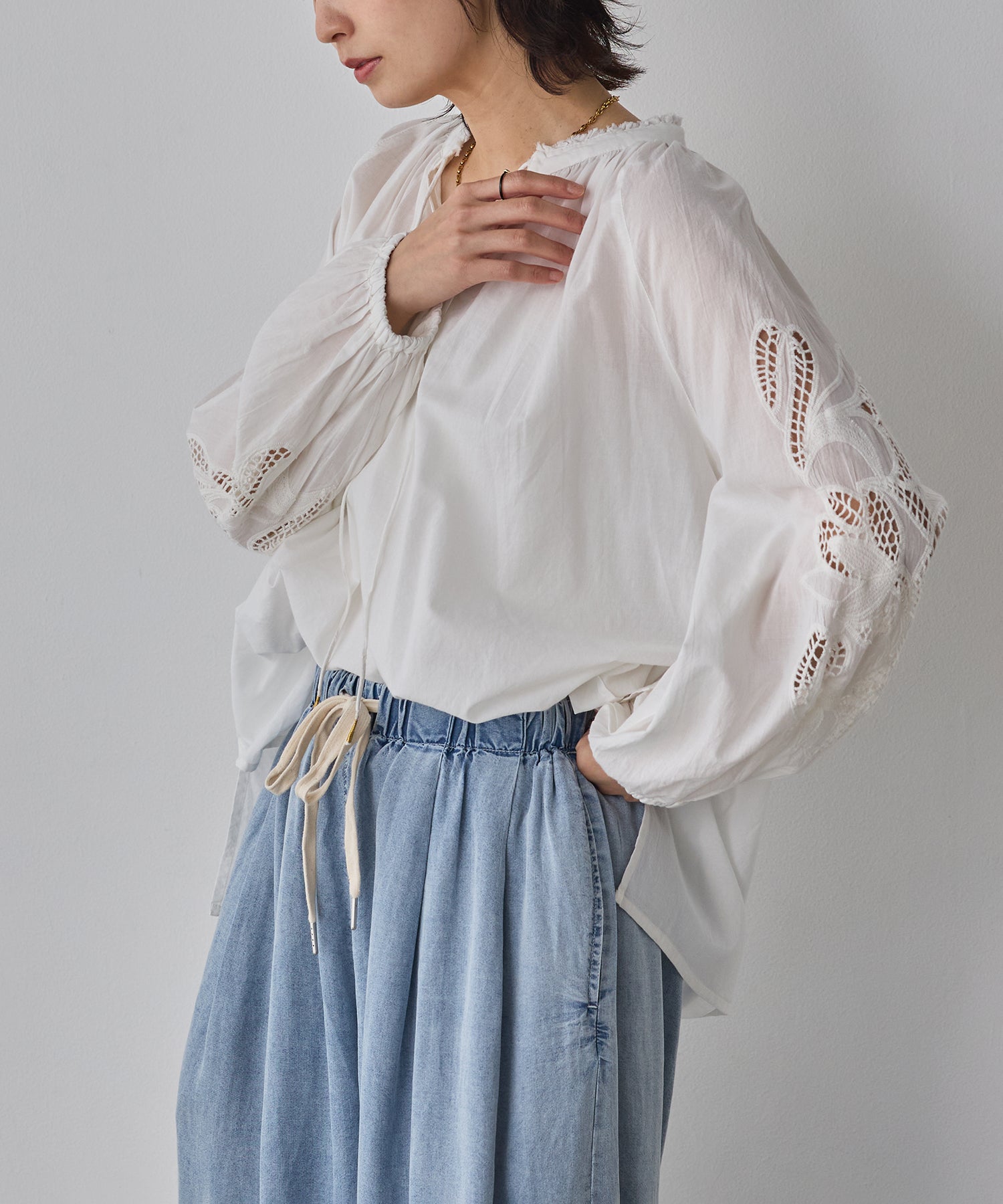 EMBROIDERED SLEEVE BLOUSE