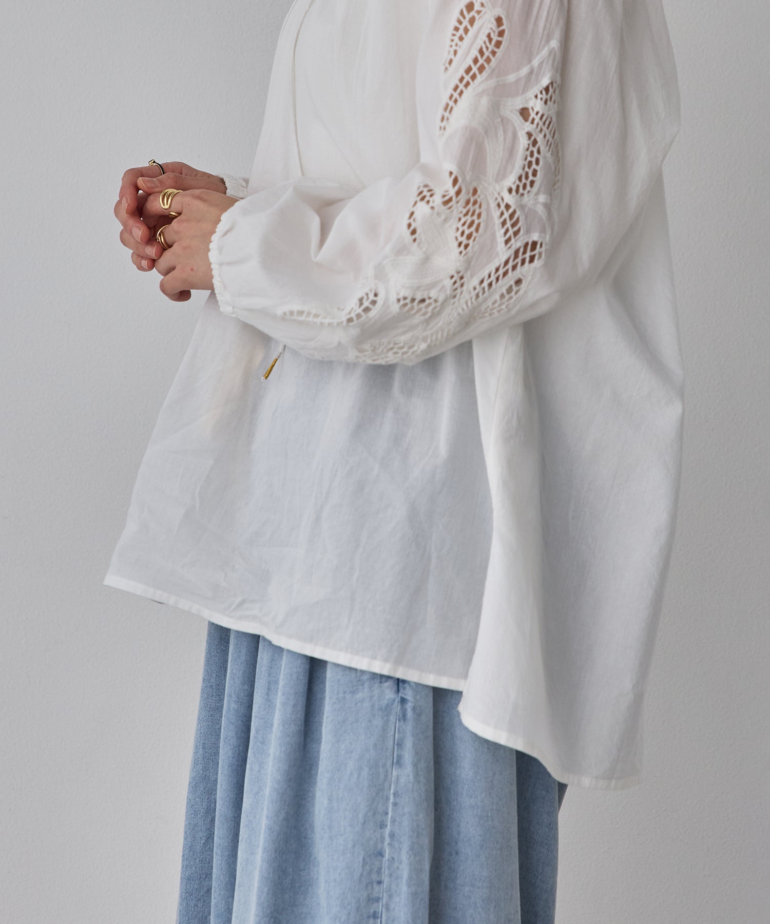 EMBROIDERED SLEEVE BLOUSE
