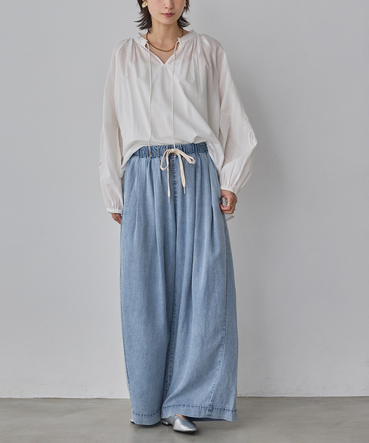 EMBROIDERED SLEEVE BLOUSE