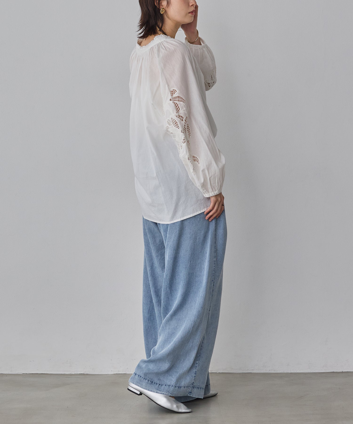 EMBROIDERED SLEEVE BLOUSE