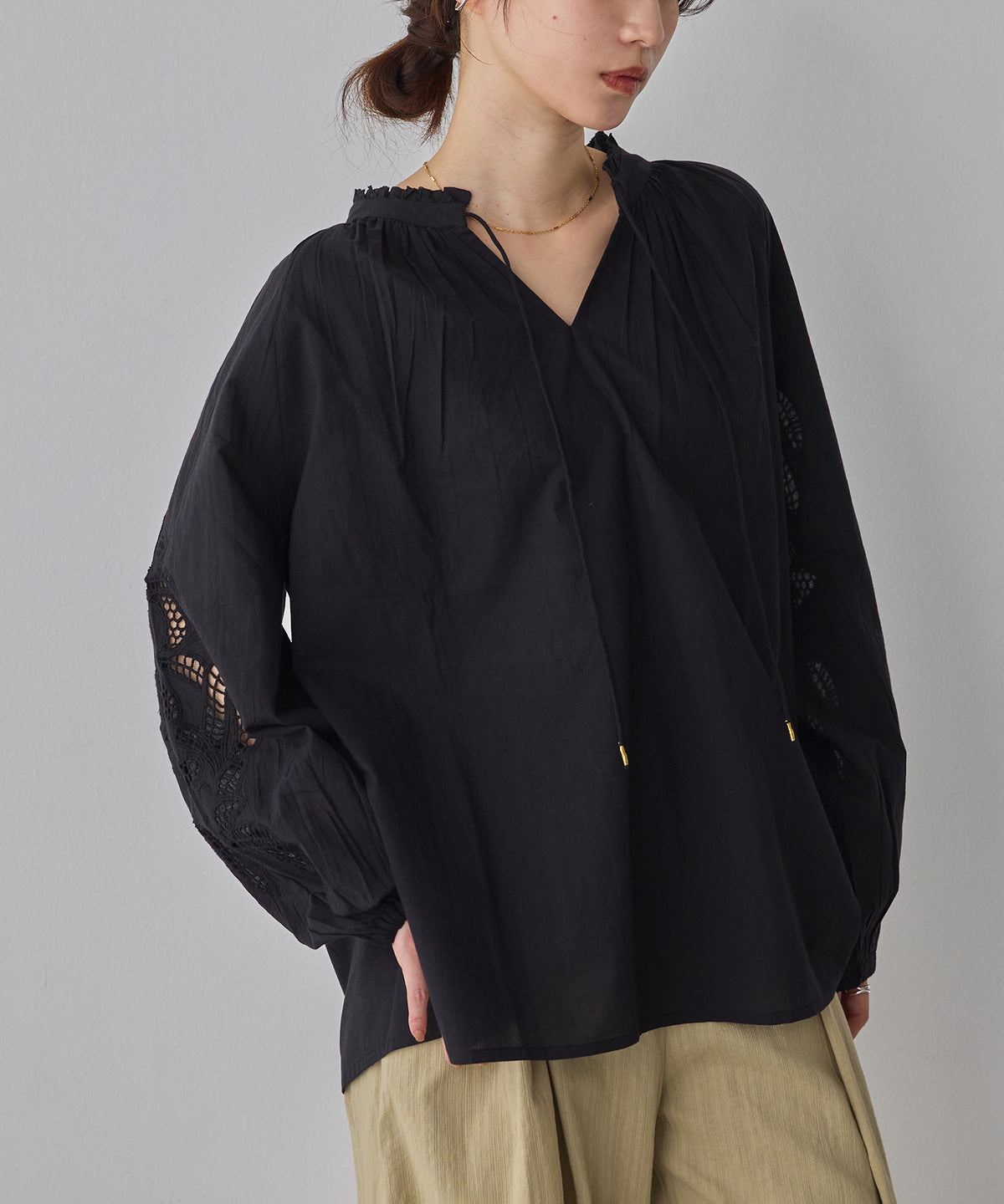 EMBROIDERED SLEEVE BLOUSE