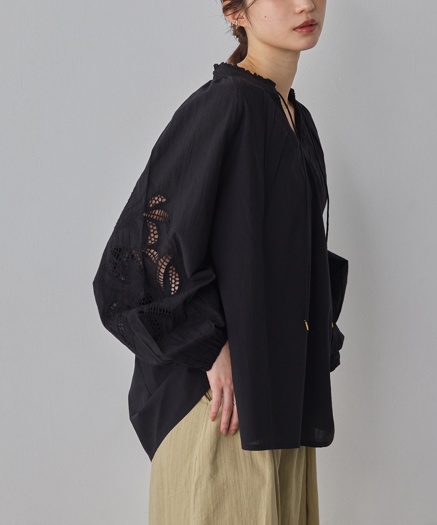 EMBROIDERED SLEEVE BLOUSE