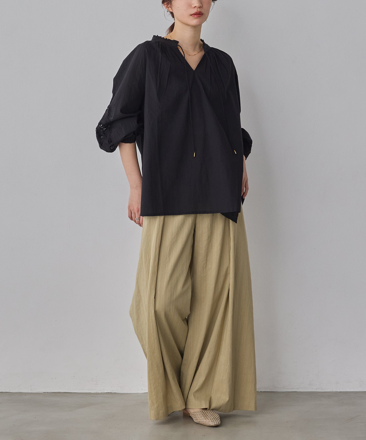 EMBROIDERED SLEEVE BLOUSE