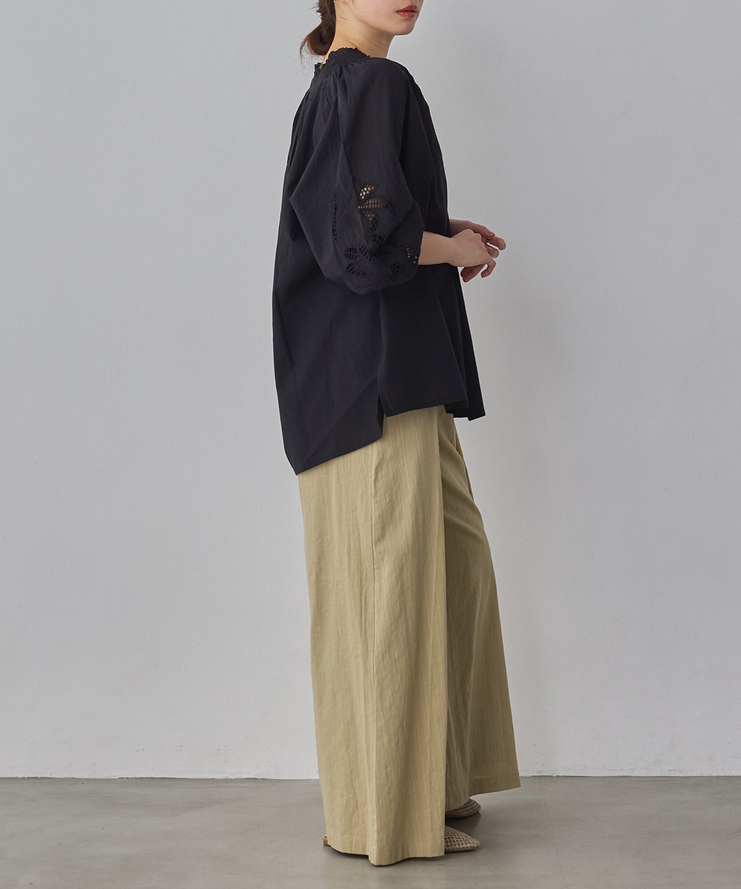 EMBROIDERED SLEEVE BLOUSE