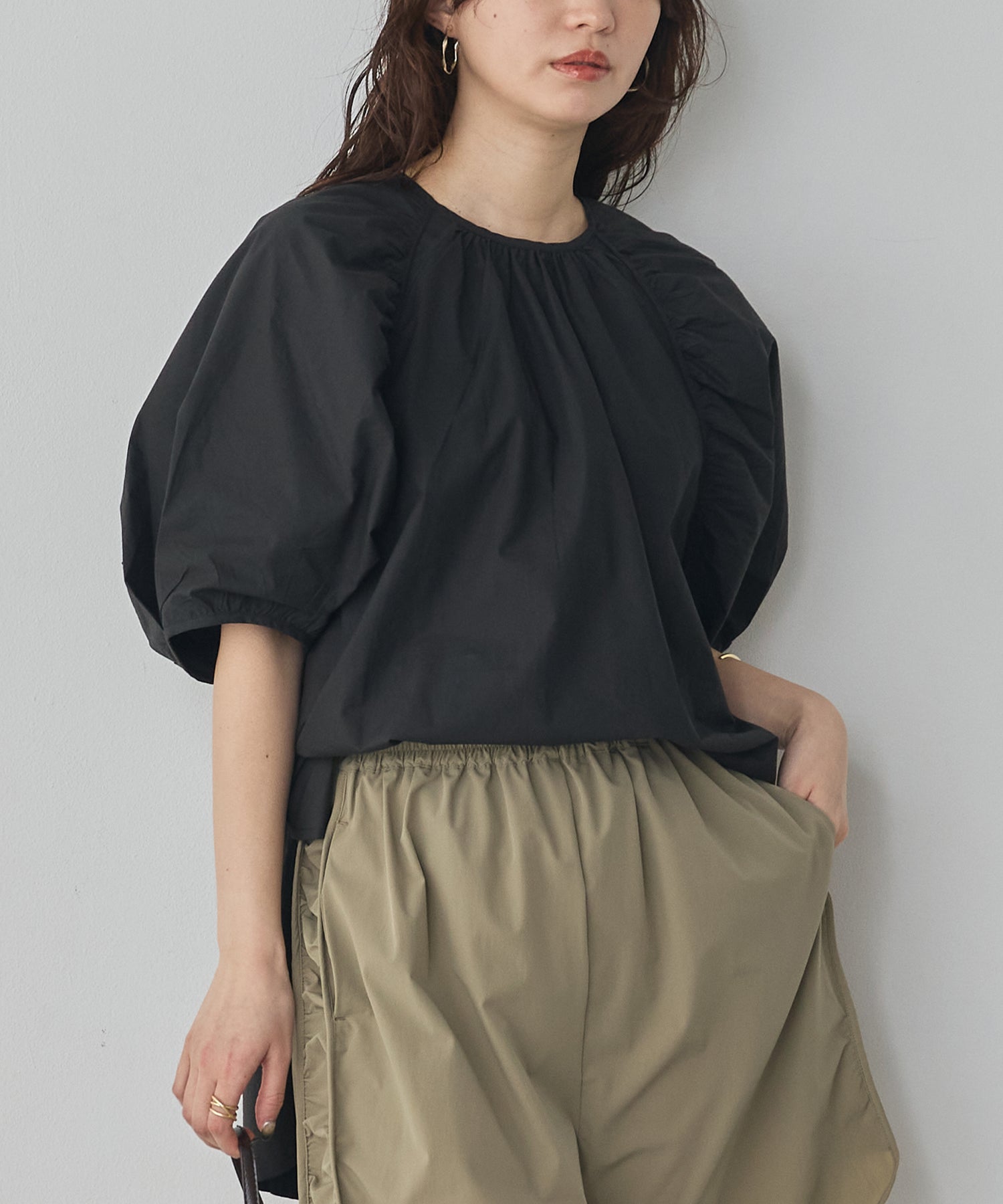 《PRE-ORDER》BACK-OPEN OVERSIZED BLOUSE
