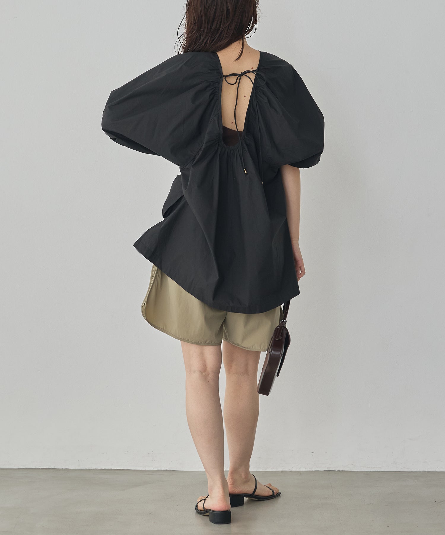 《PRE-ORDER》BACK-OPEN OVERSIZED BLOUSE