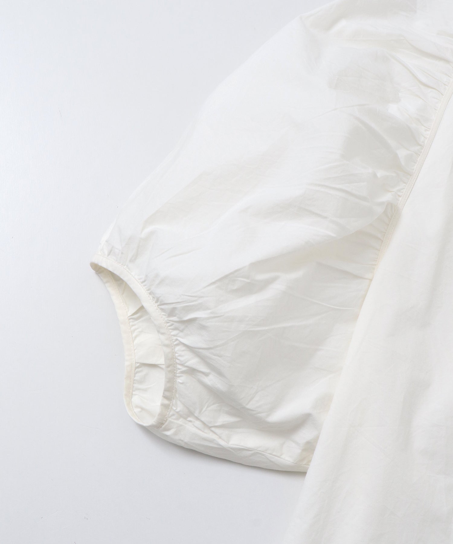 《PRE-ORDER》BACK-OPEN OVERSIZED BLOUSE