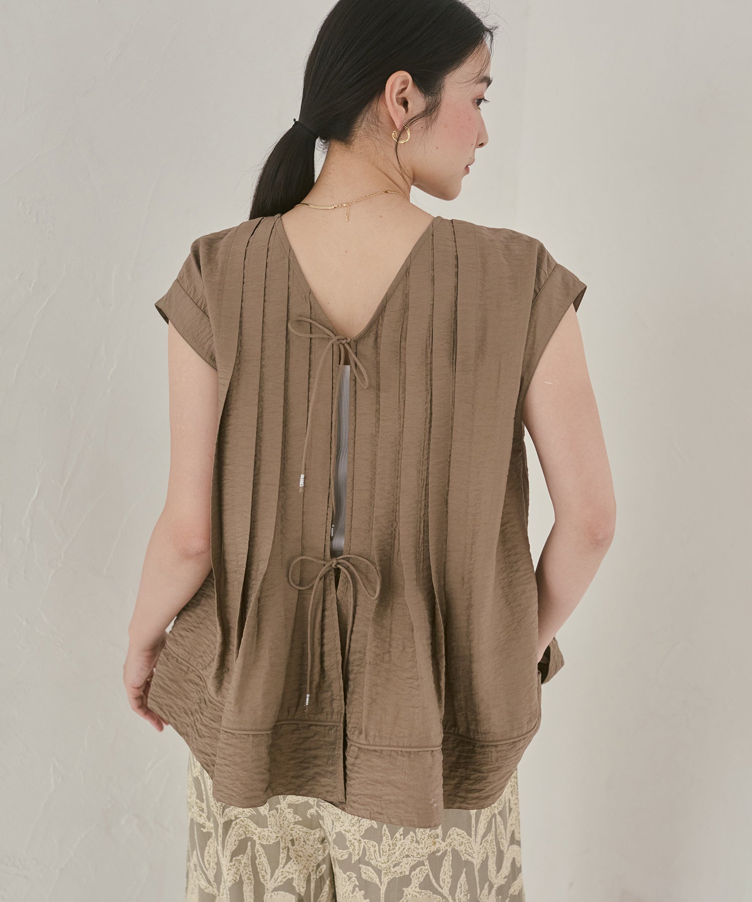 PARACHUTE FABRIC 2WAY TUCK BLOUSE