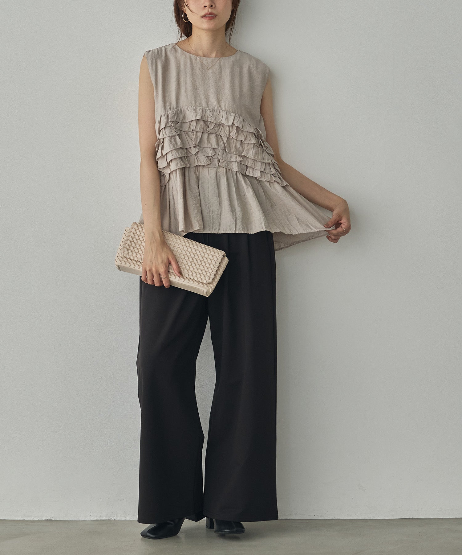SLEEVELESS RUFFLED TOPS