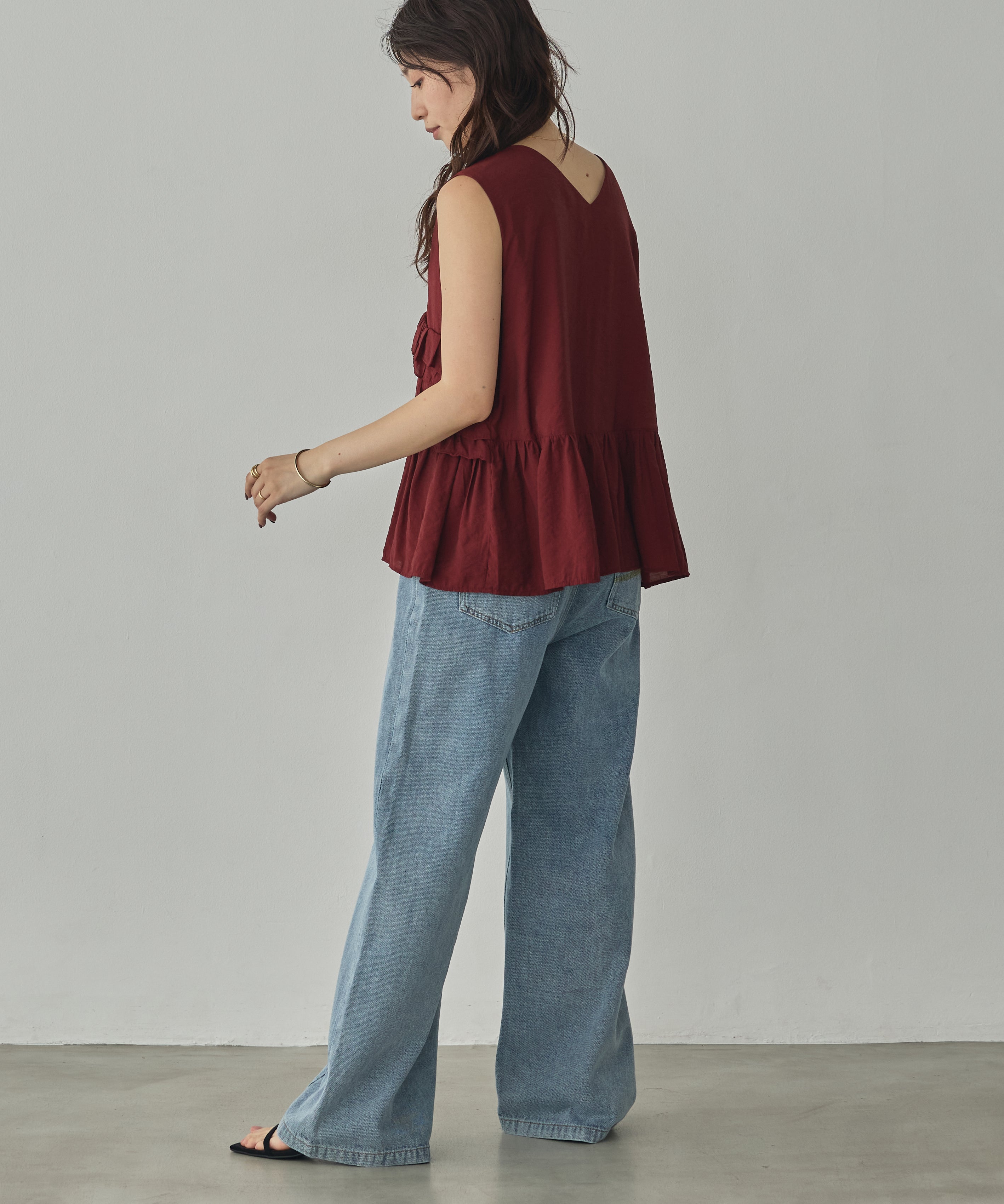 SLEEVELESS RUFFLED TOPS