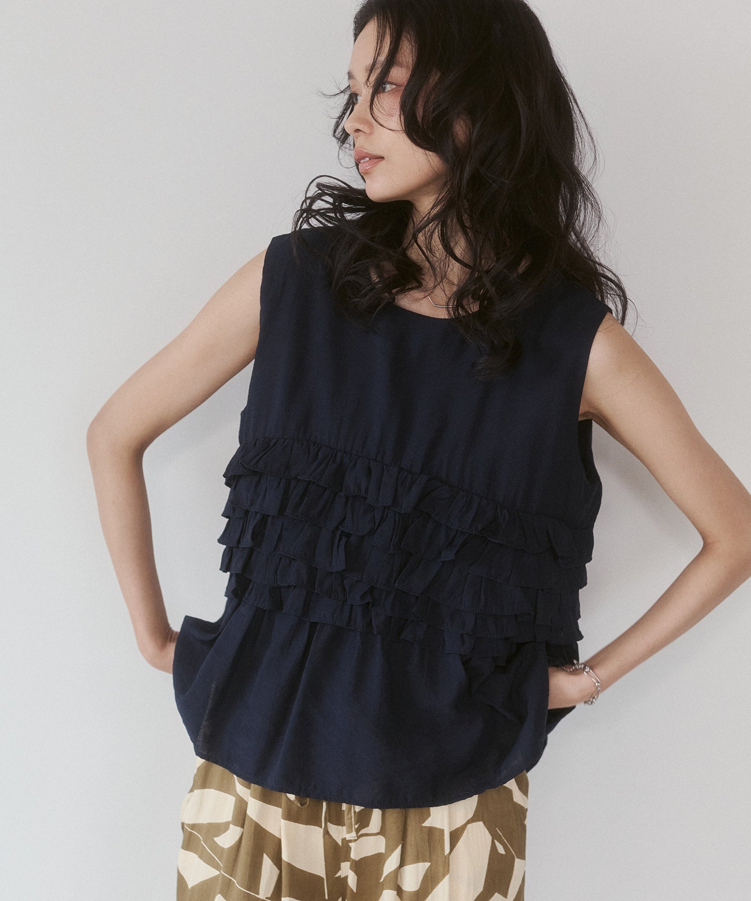 SLEEVELESS RUFFLED TOPS