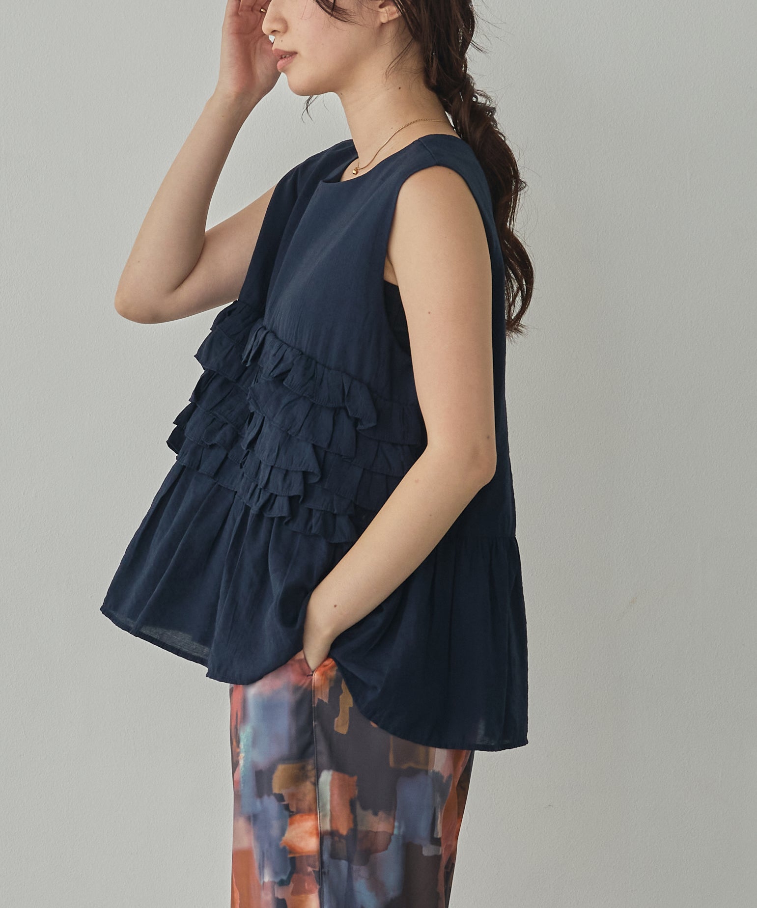 SLEEVELESS RUFFLED TOPS