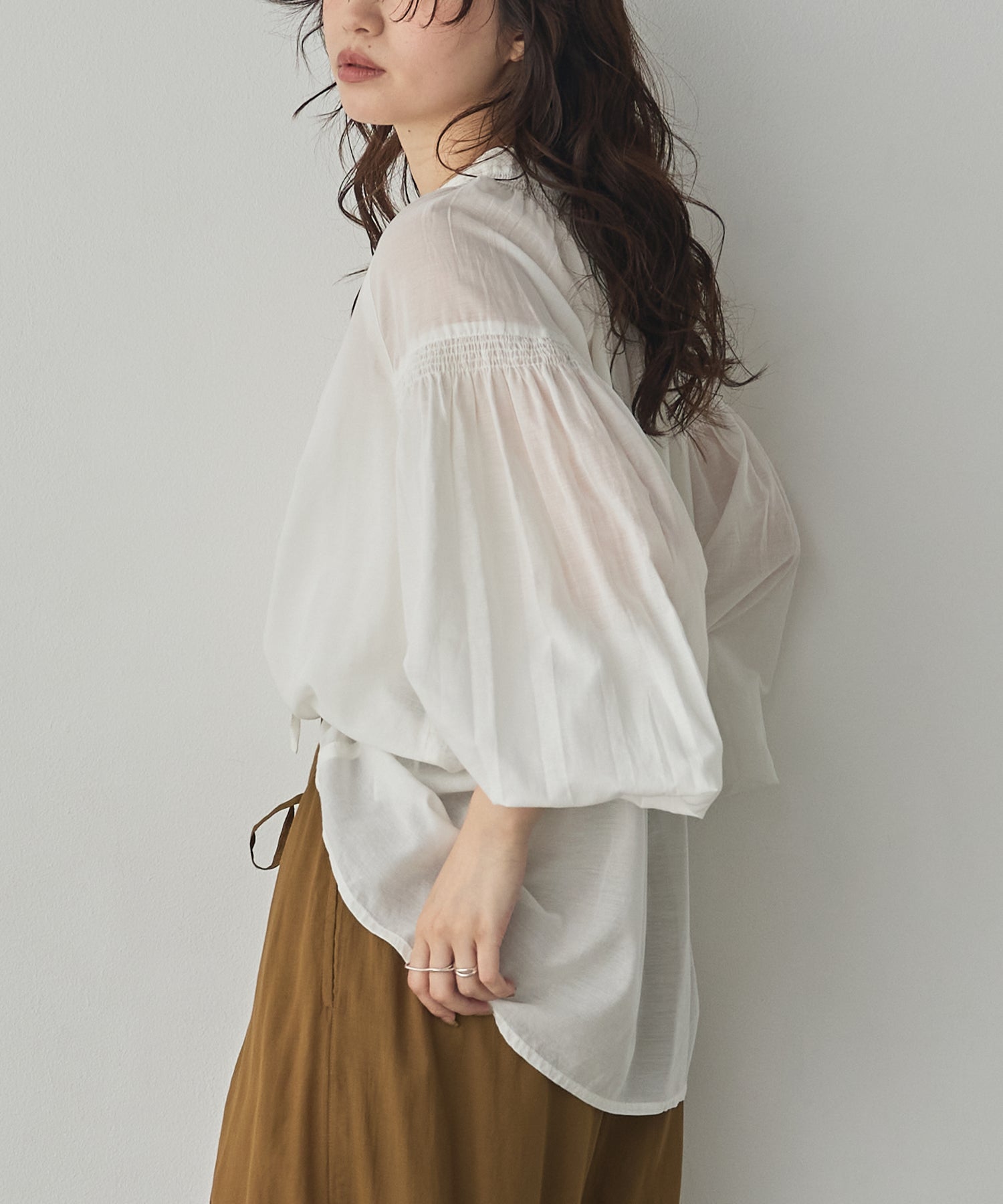 SUSHIBOYL SMOCKED GATHERED BLOUSE