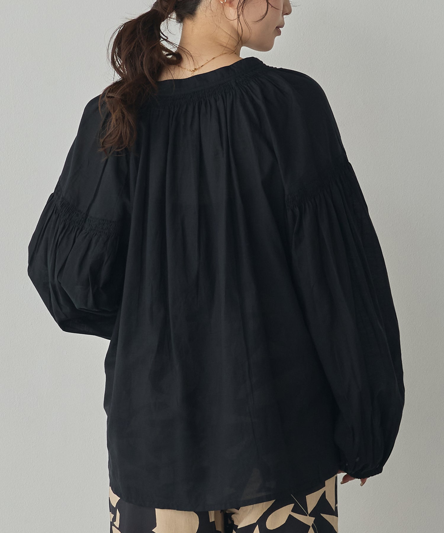 SUSHIBOYL SMOCKED GATHERED BLOUSE
