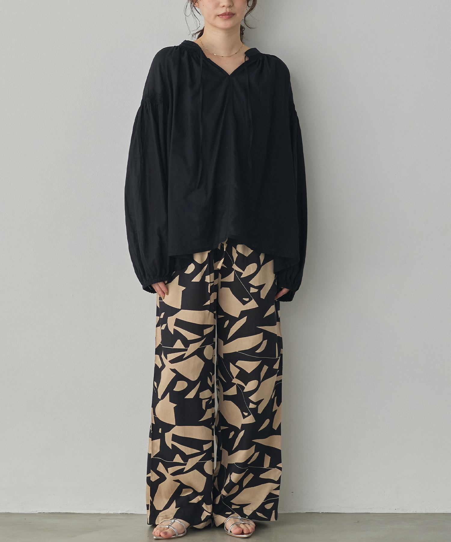 SUSHIBOYL SMOCKED GATHERED BLOUSE