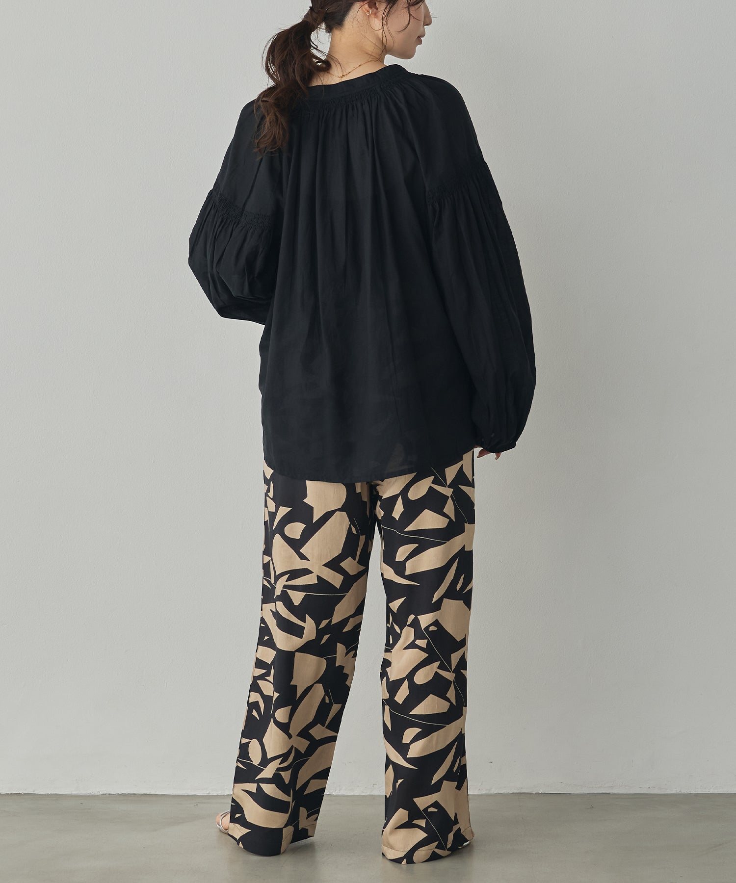 SUSHIBOYL SMOCKED GATHERED BLOUSE