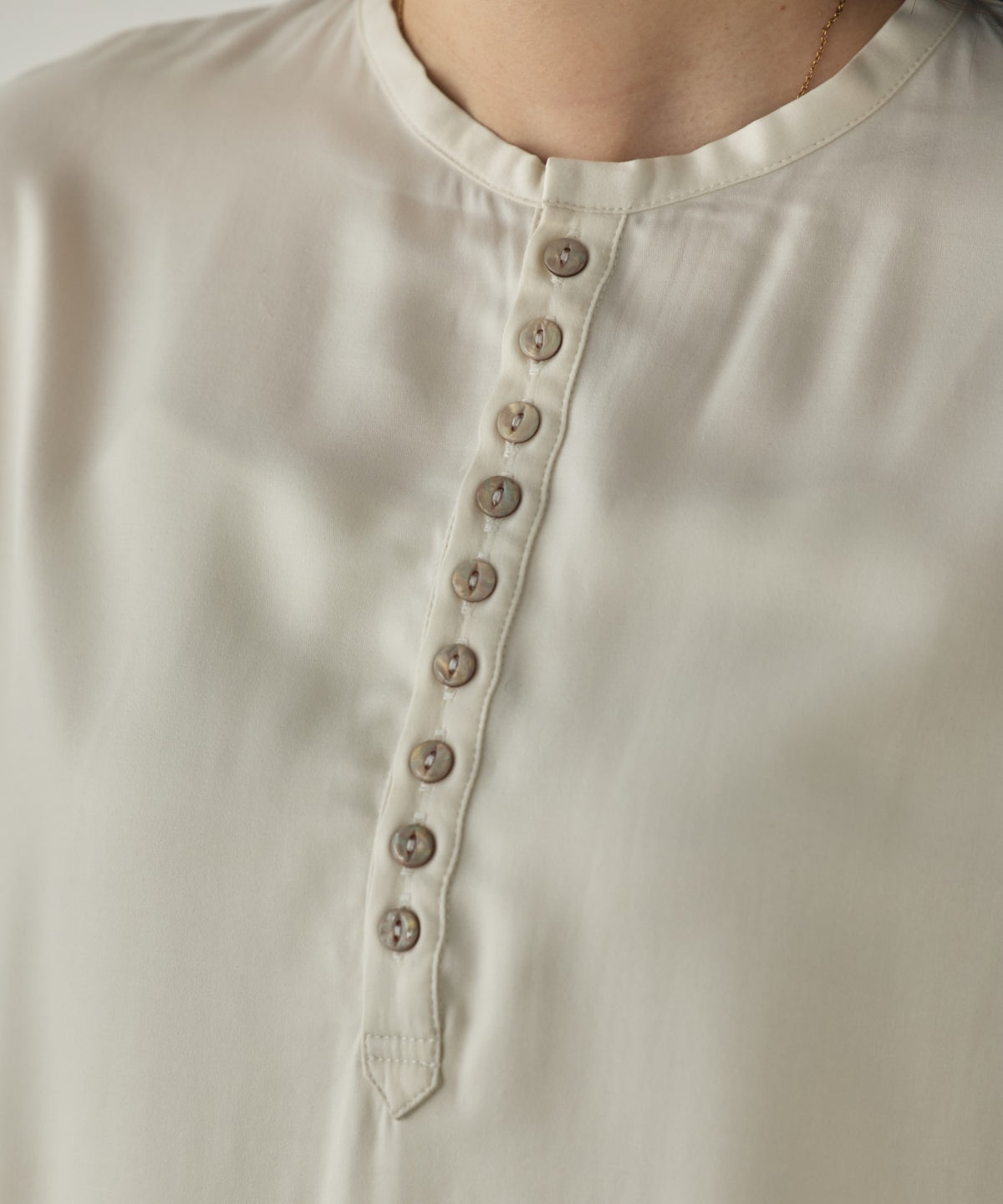 CUPRA-LIKE HENLEY-NECK SHIRT