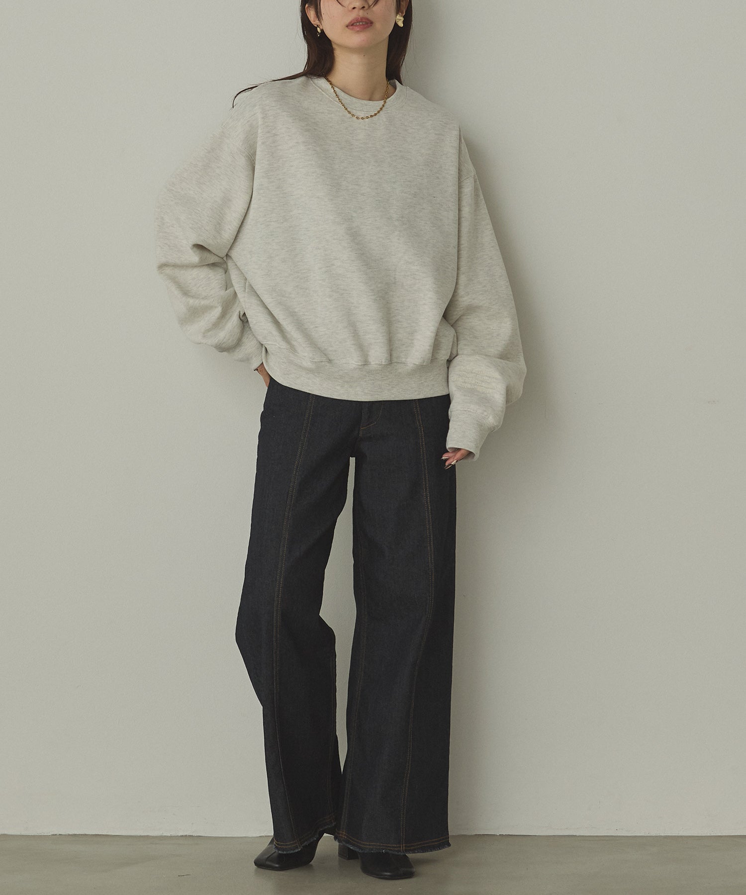 LOGO EMBROIDERY SWEATSHIRT