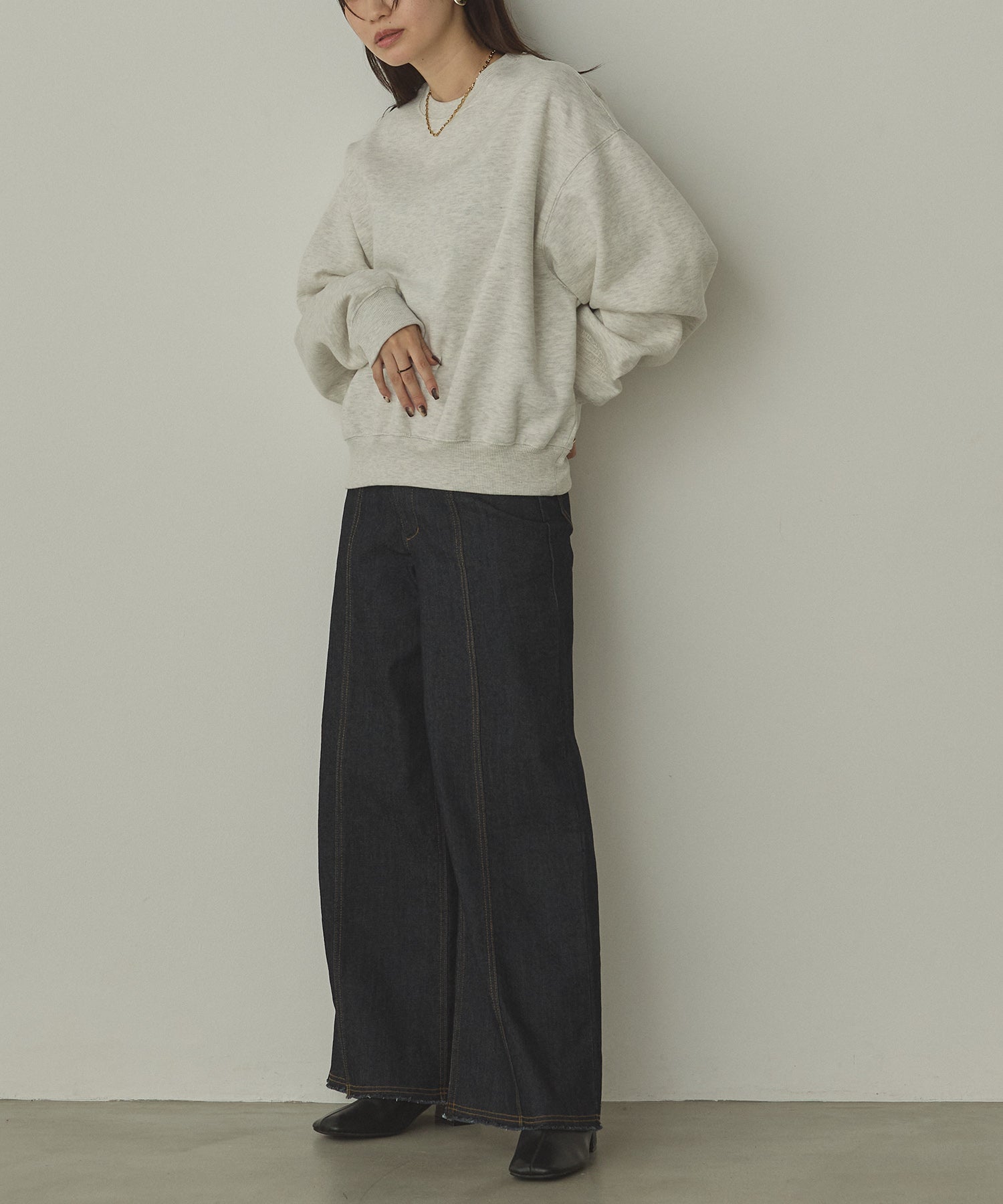 LOGO EMBROIDERY SWEATSHIRT