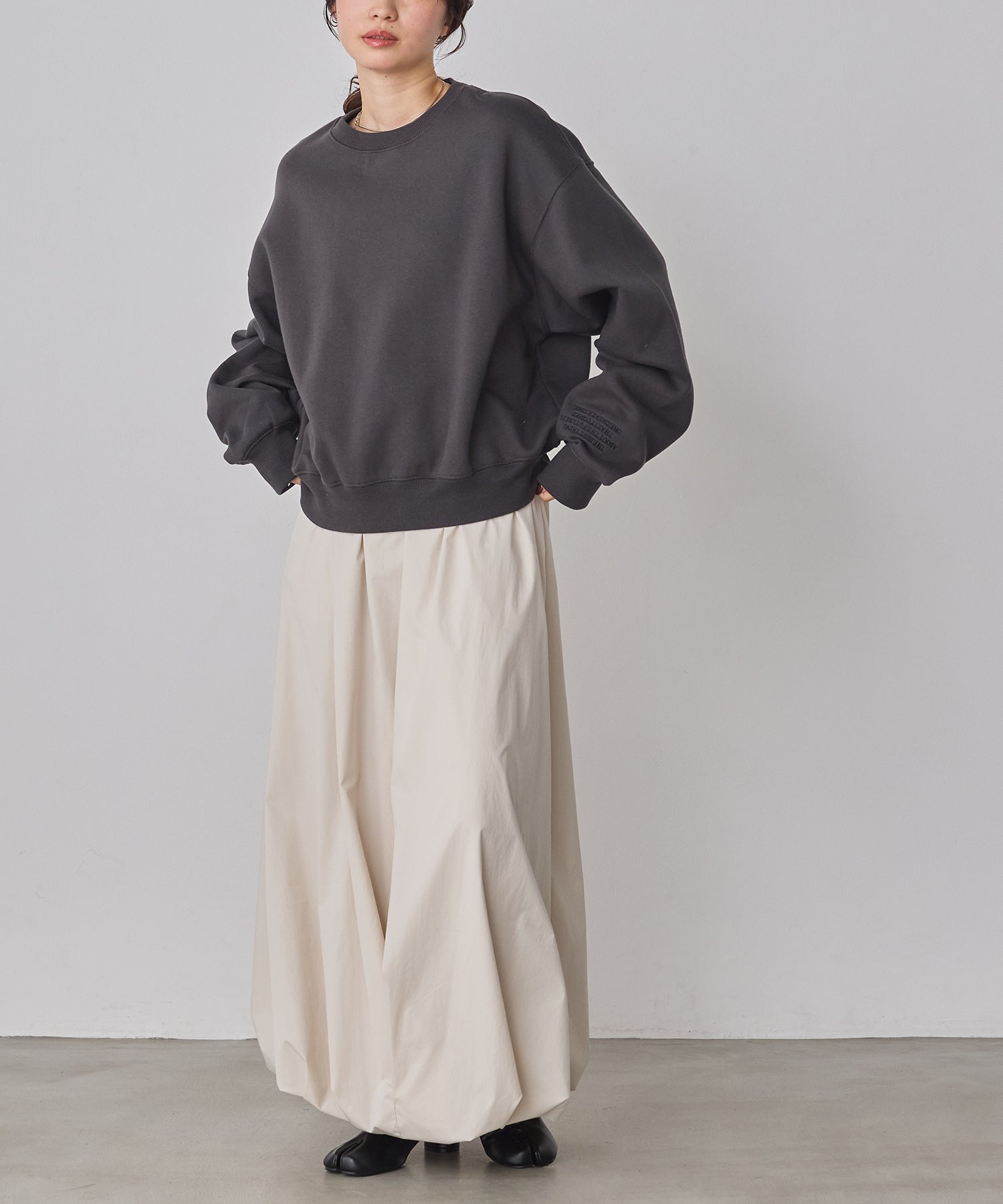 LOGO EMBROIDERY SWEATSHIRT