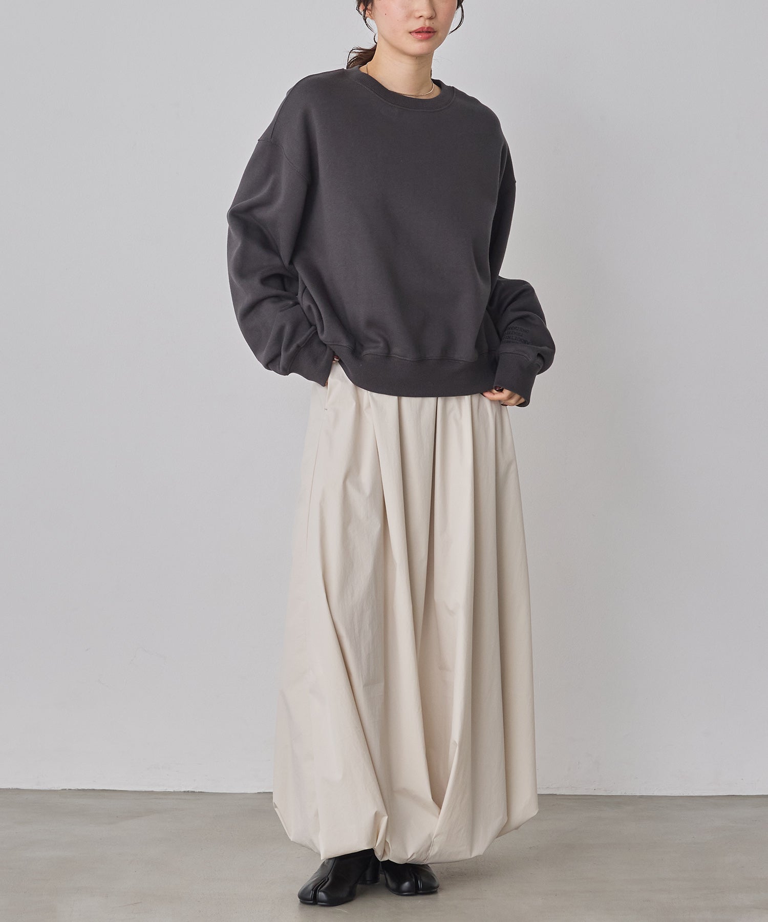 LOGO EMBROIDERY SWEATSHIRT