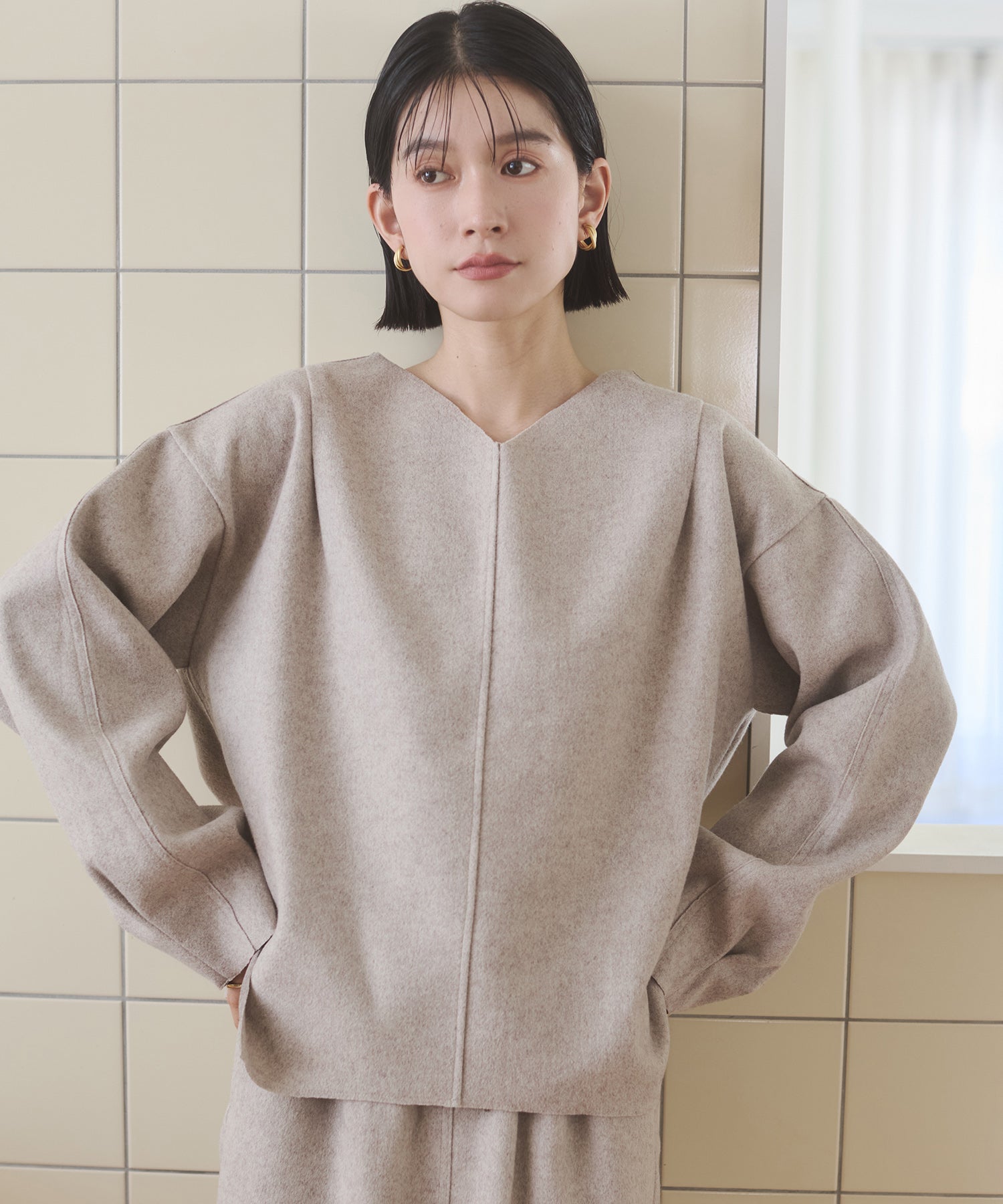 圧縮ニットソー Vネック コクーンニット