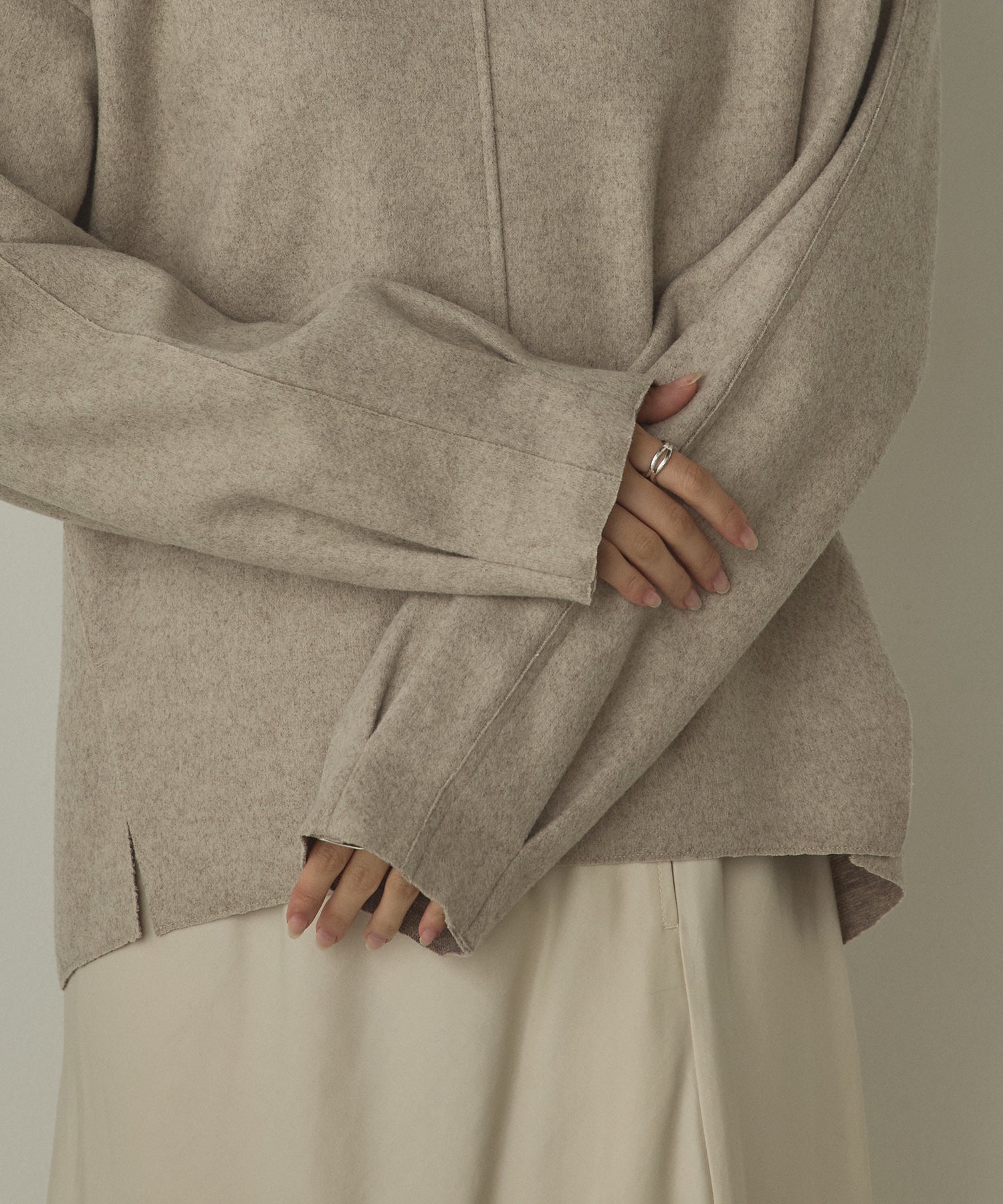 圧縮ニットソー Vネック コクーンニット