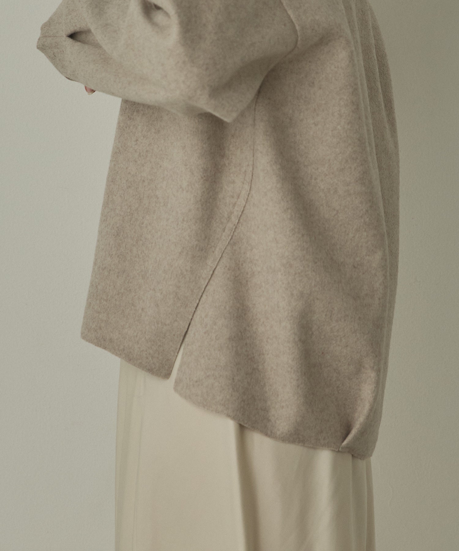 圧縮ニットソー Vネック コクーンニット