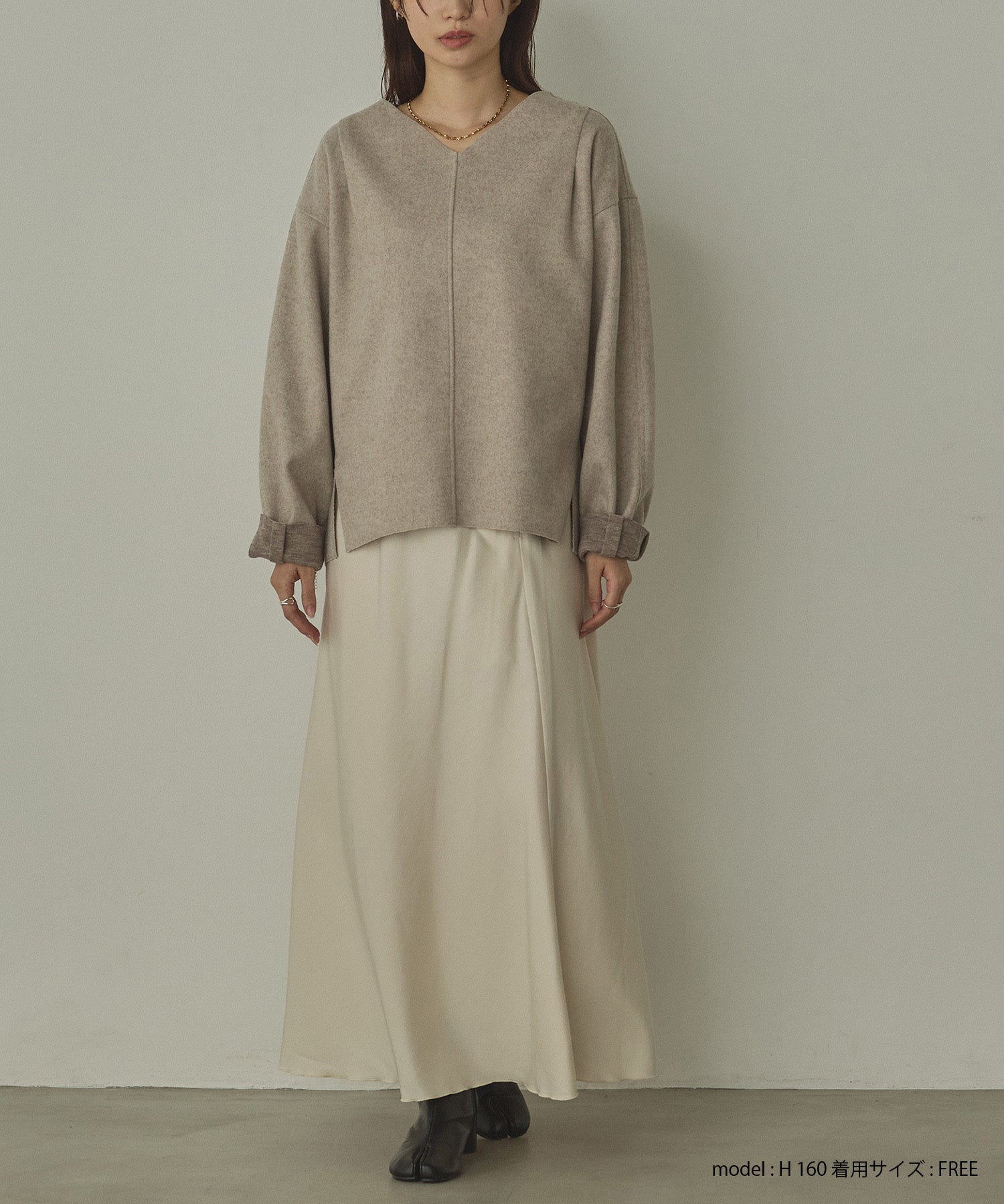 圧縮ニットソー Vネック コクーンニット