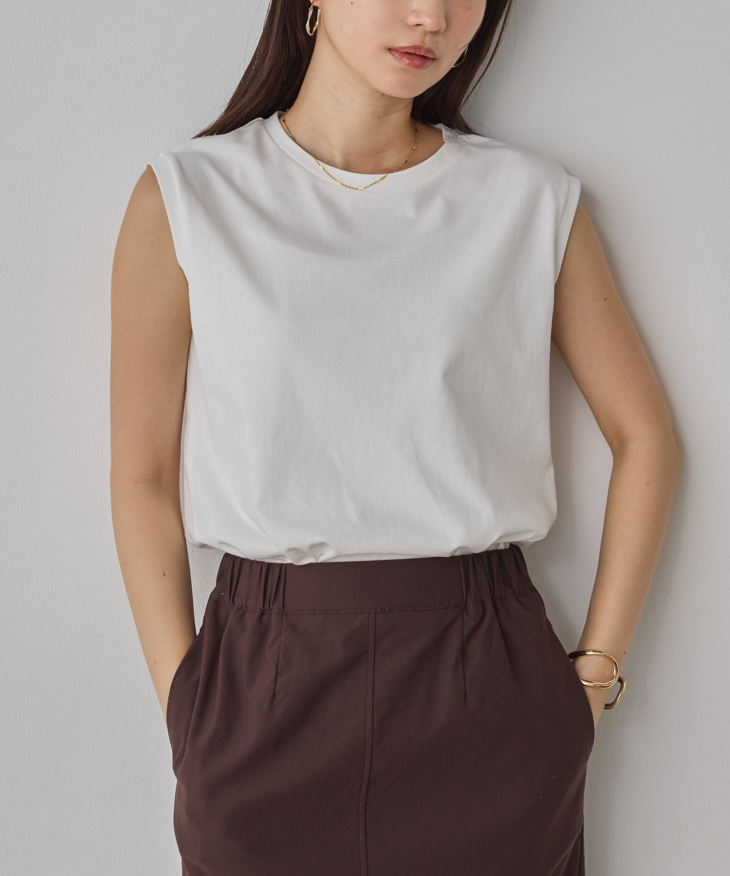 BASIC SLEEVELESS TOP