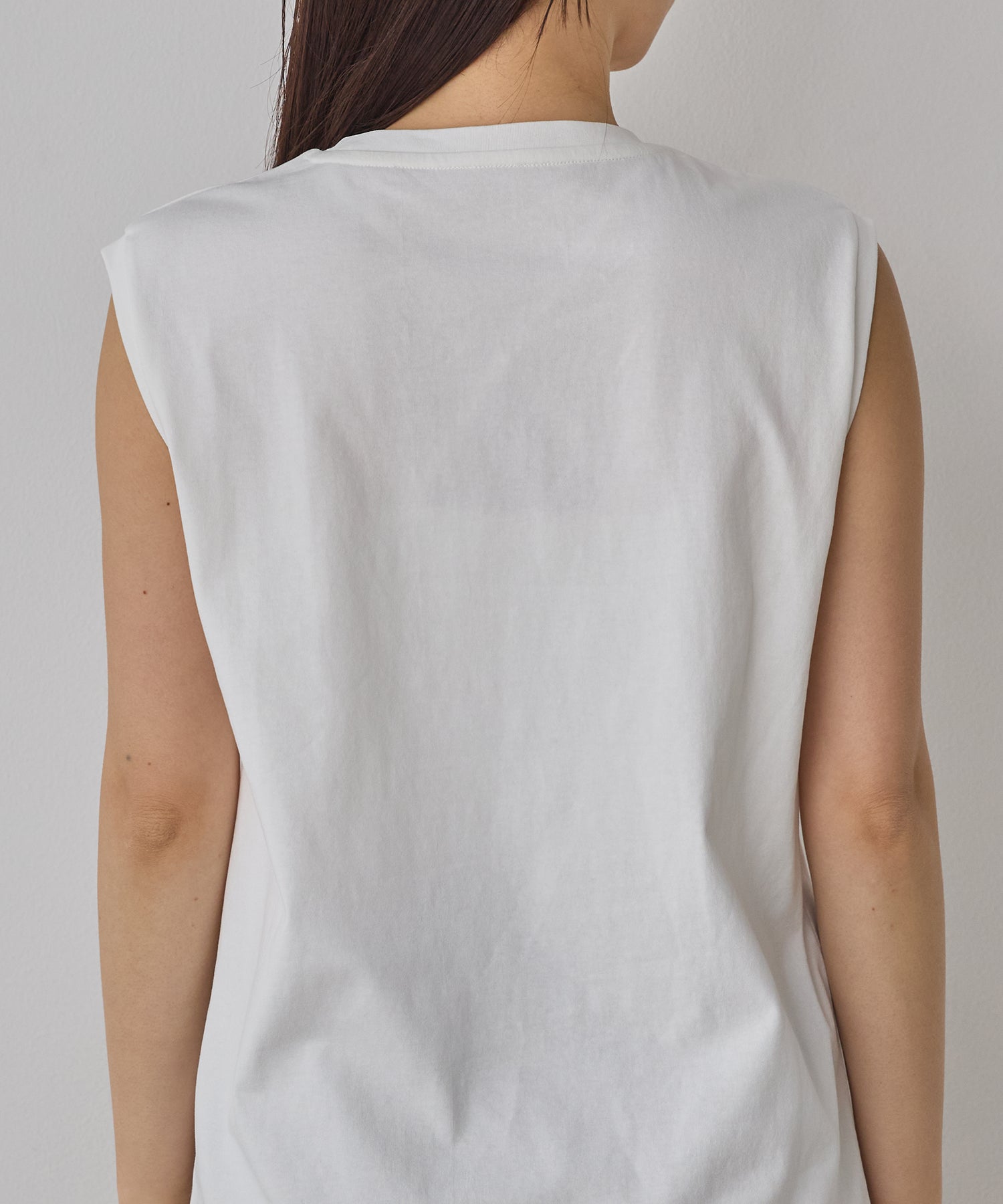 BASIC SLEEVELESS TOP
