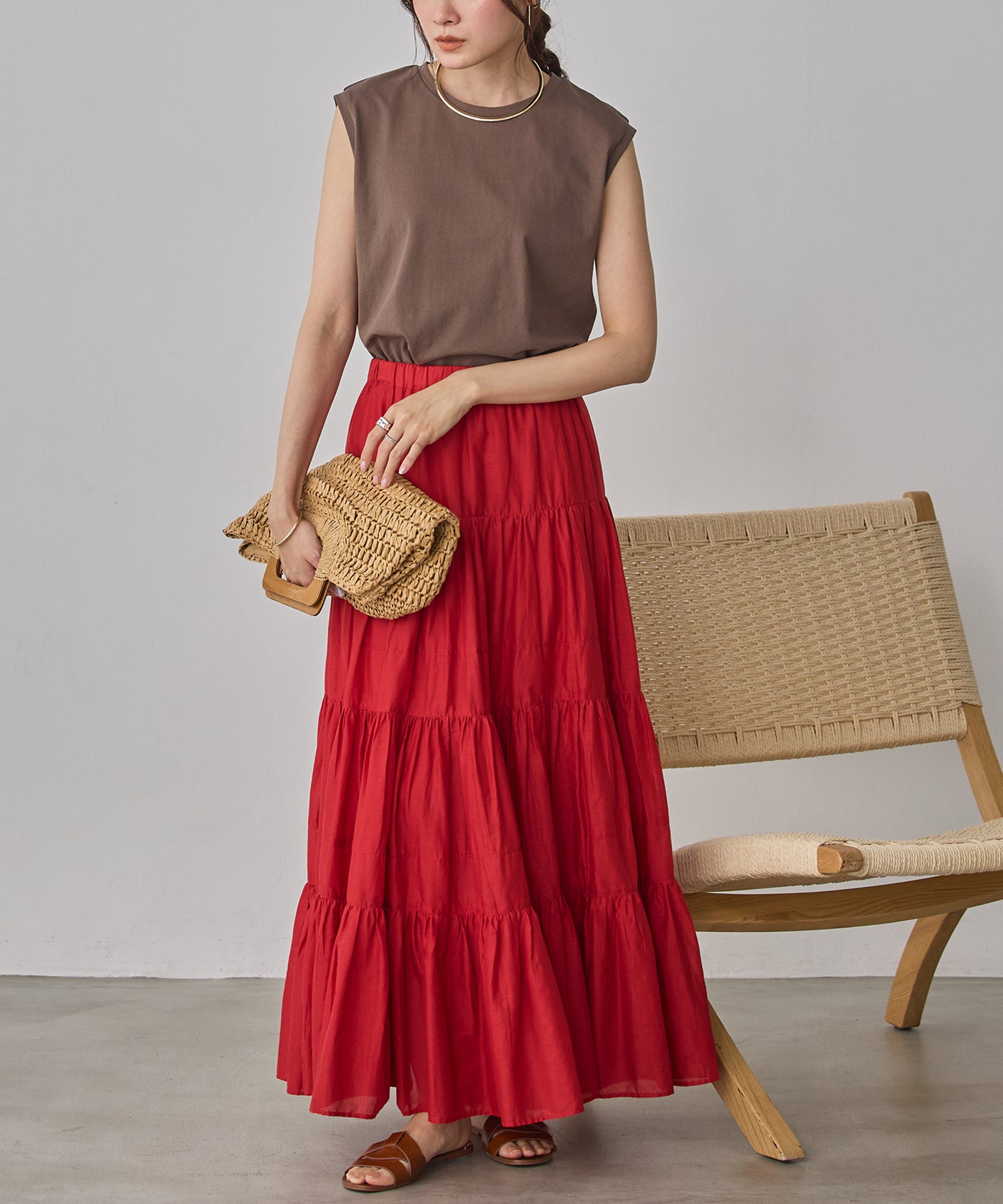 BASIC SLEEVELESS TOP