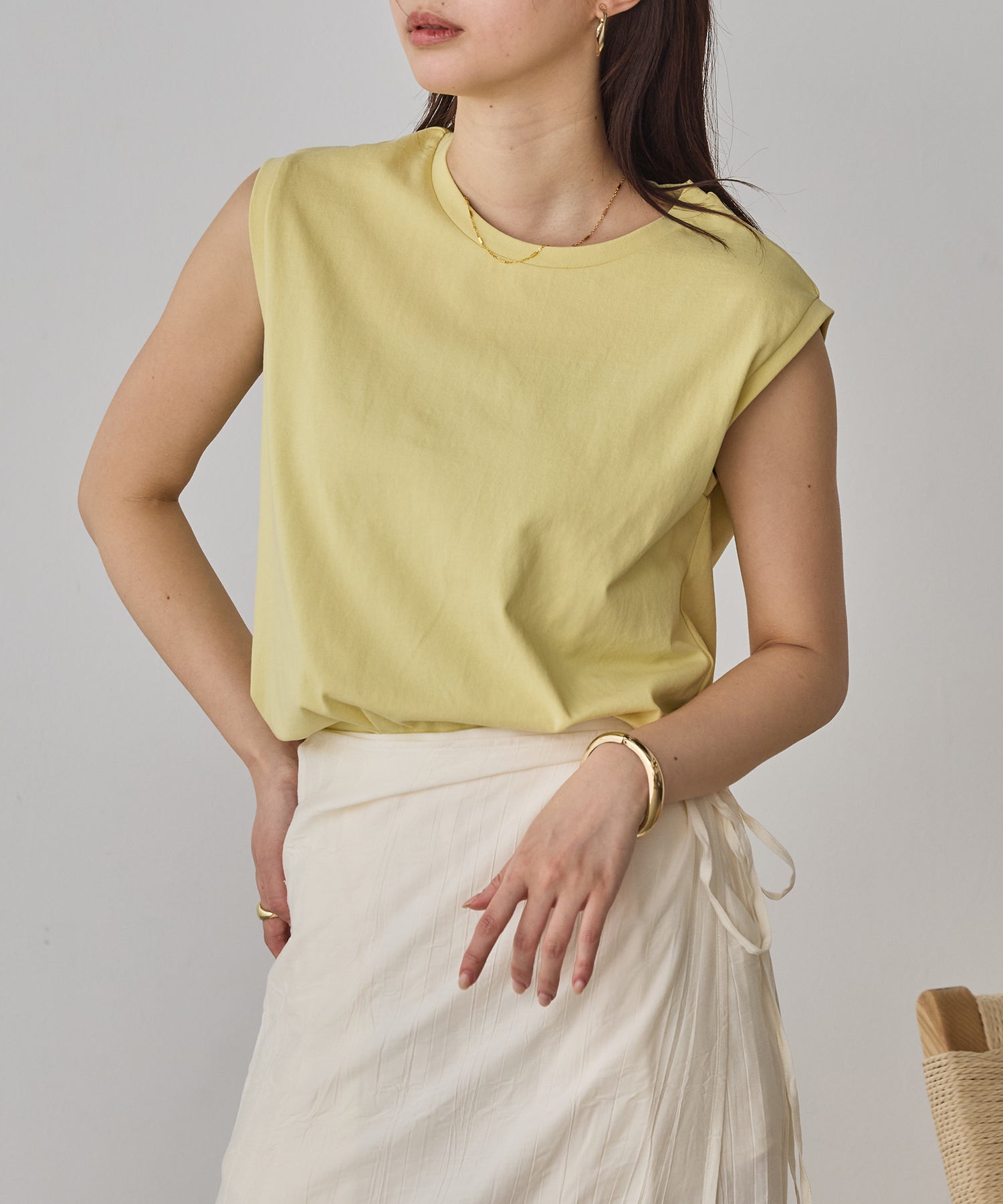 BASIC SLEEVELESS TOP
