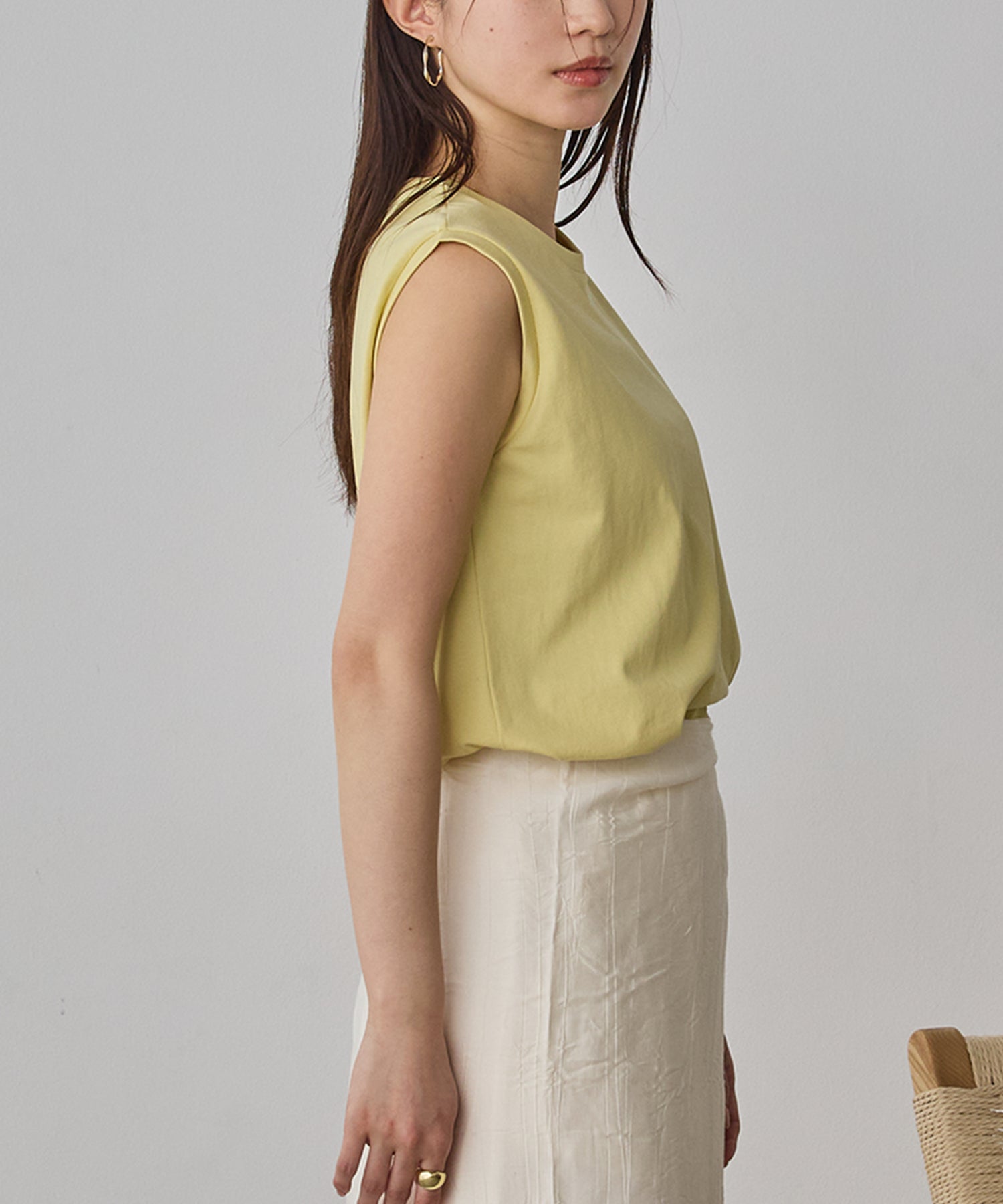 BASIC SLEEVELESS TOP