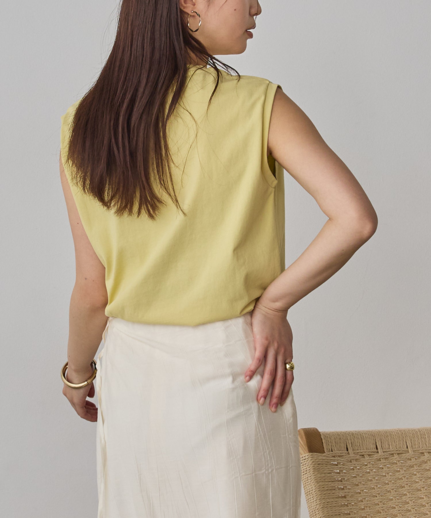 BASIC SLEEVELESS TOP