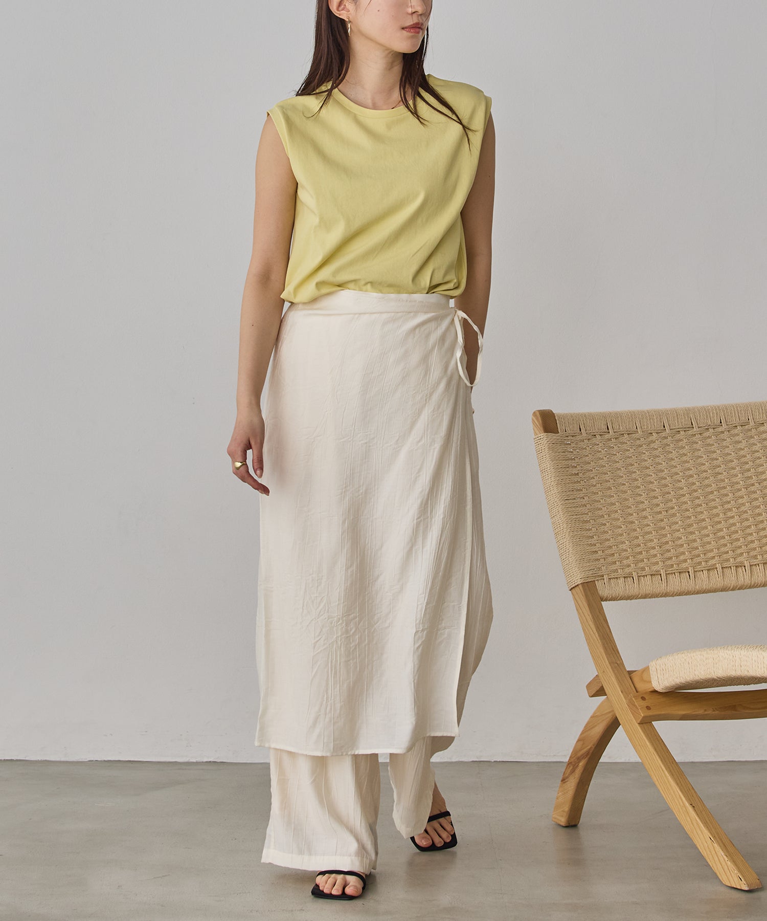 BASIC SLEEVELESS TOP