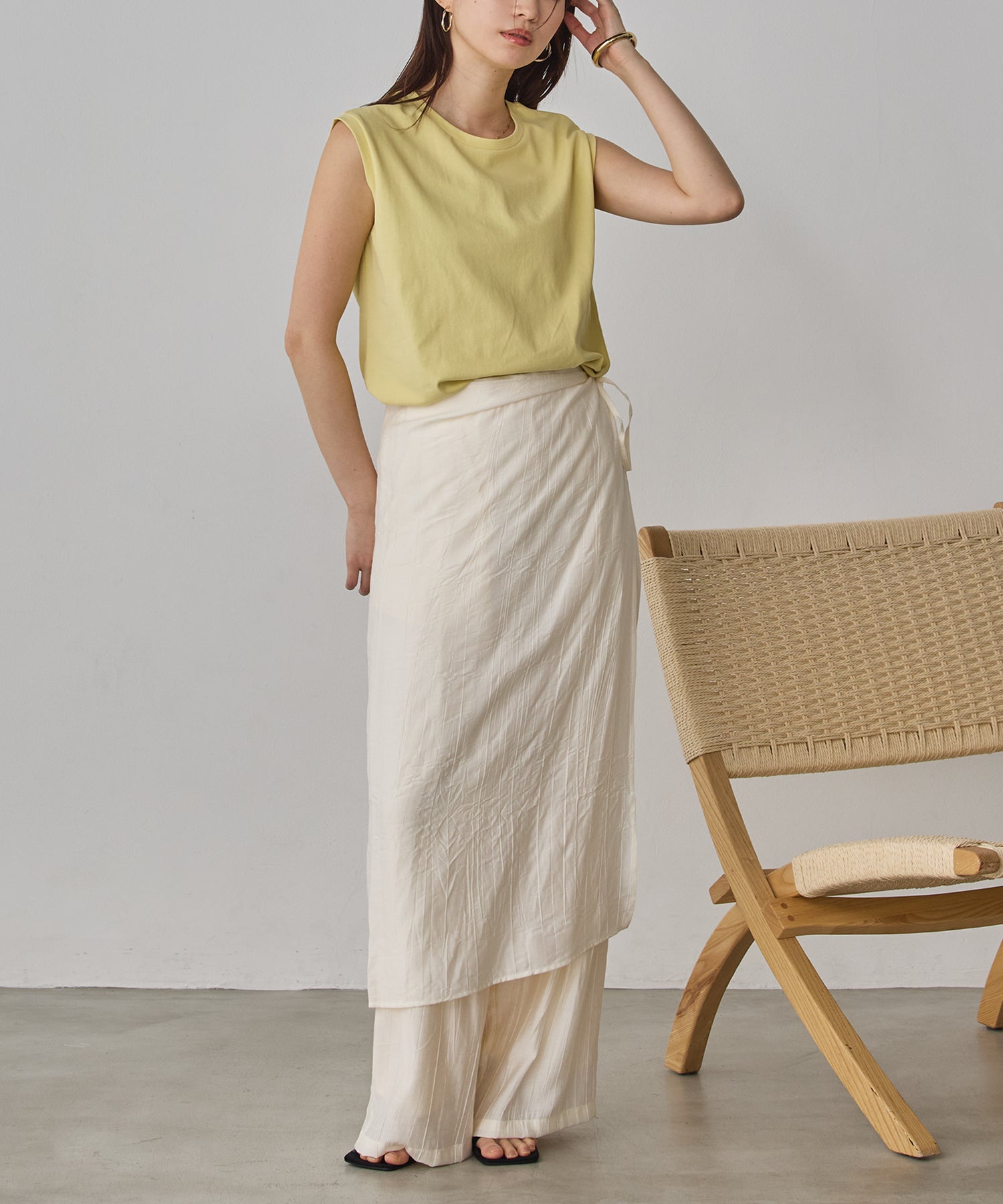 BASIC SLEEVELESS TOP