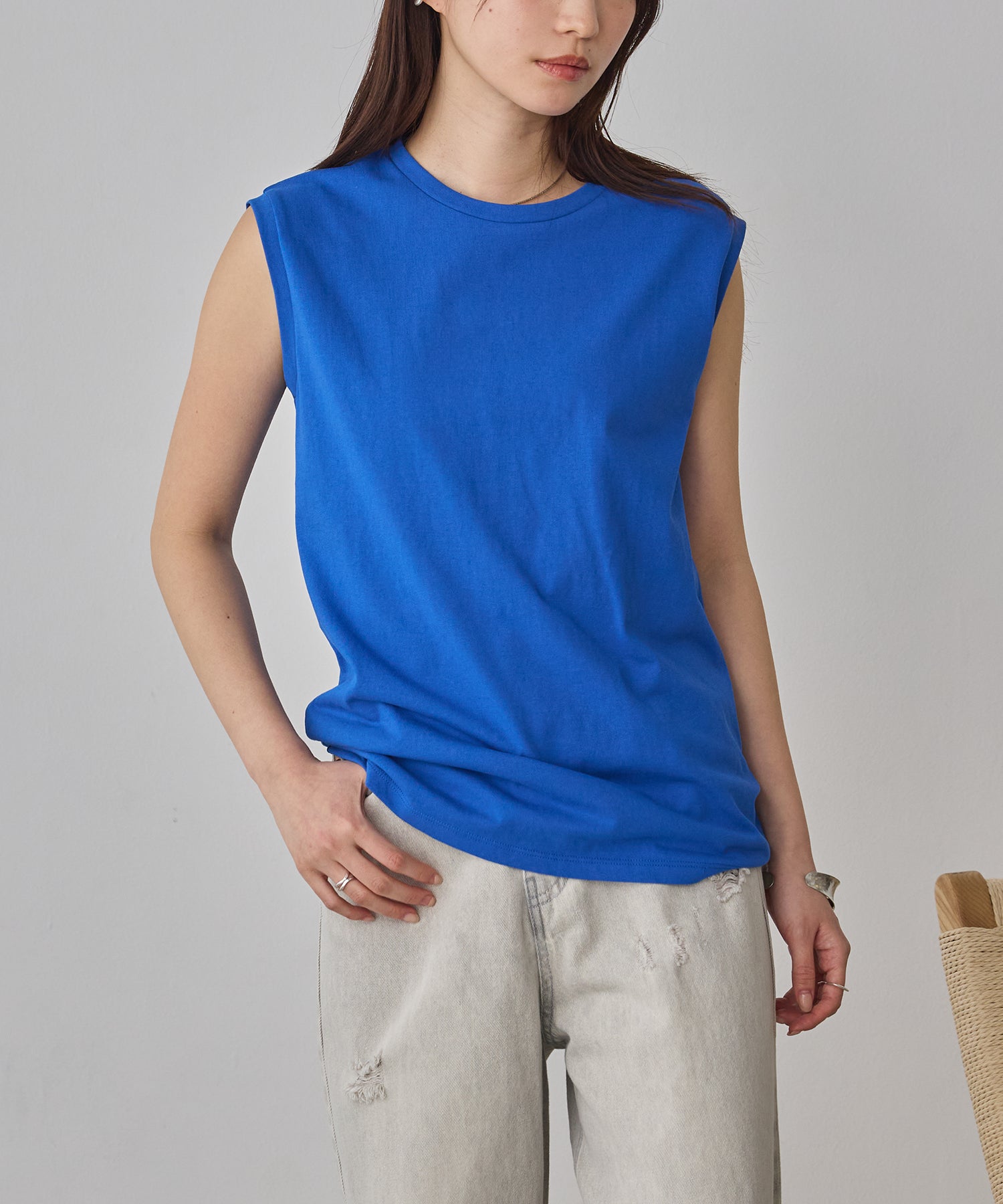 BASIC SLEEVELESS TOP